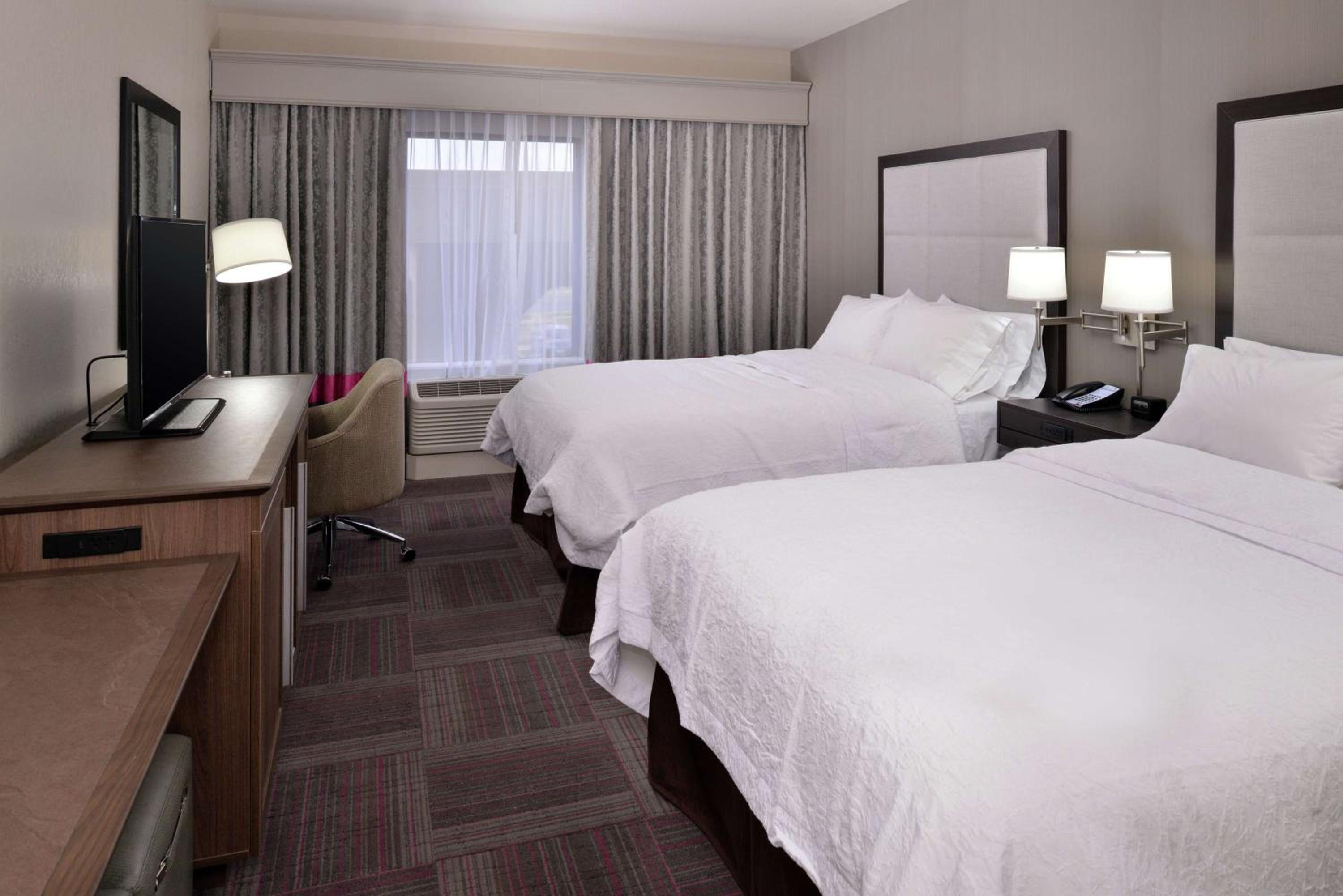 Queen Room with Two Queen Beds (4 Adults) photo 3
