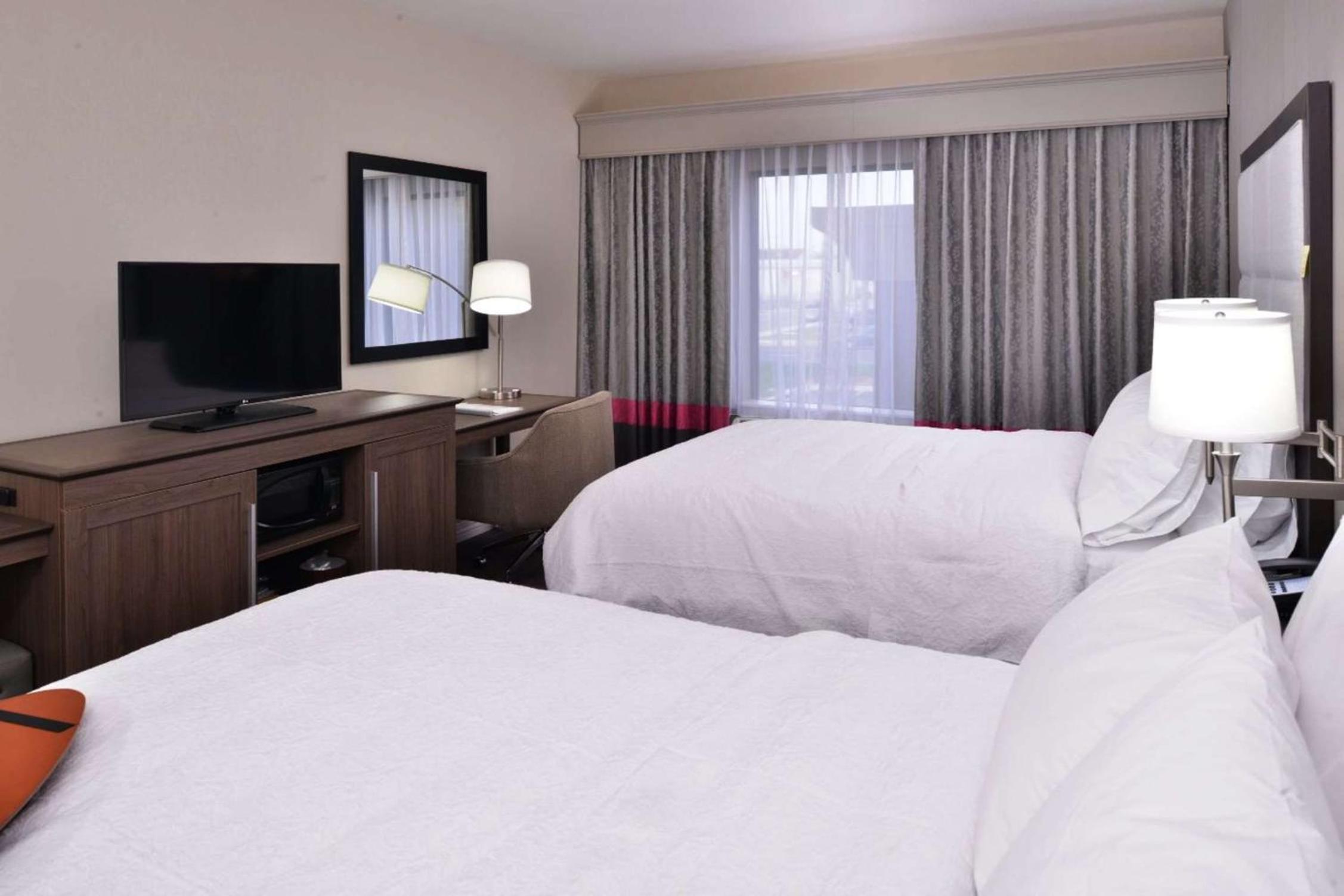 Queen Room with Two Queen Beds - Mobility and Hearing Access/Non-Smoking photo 2