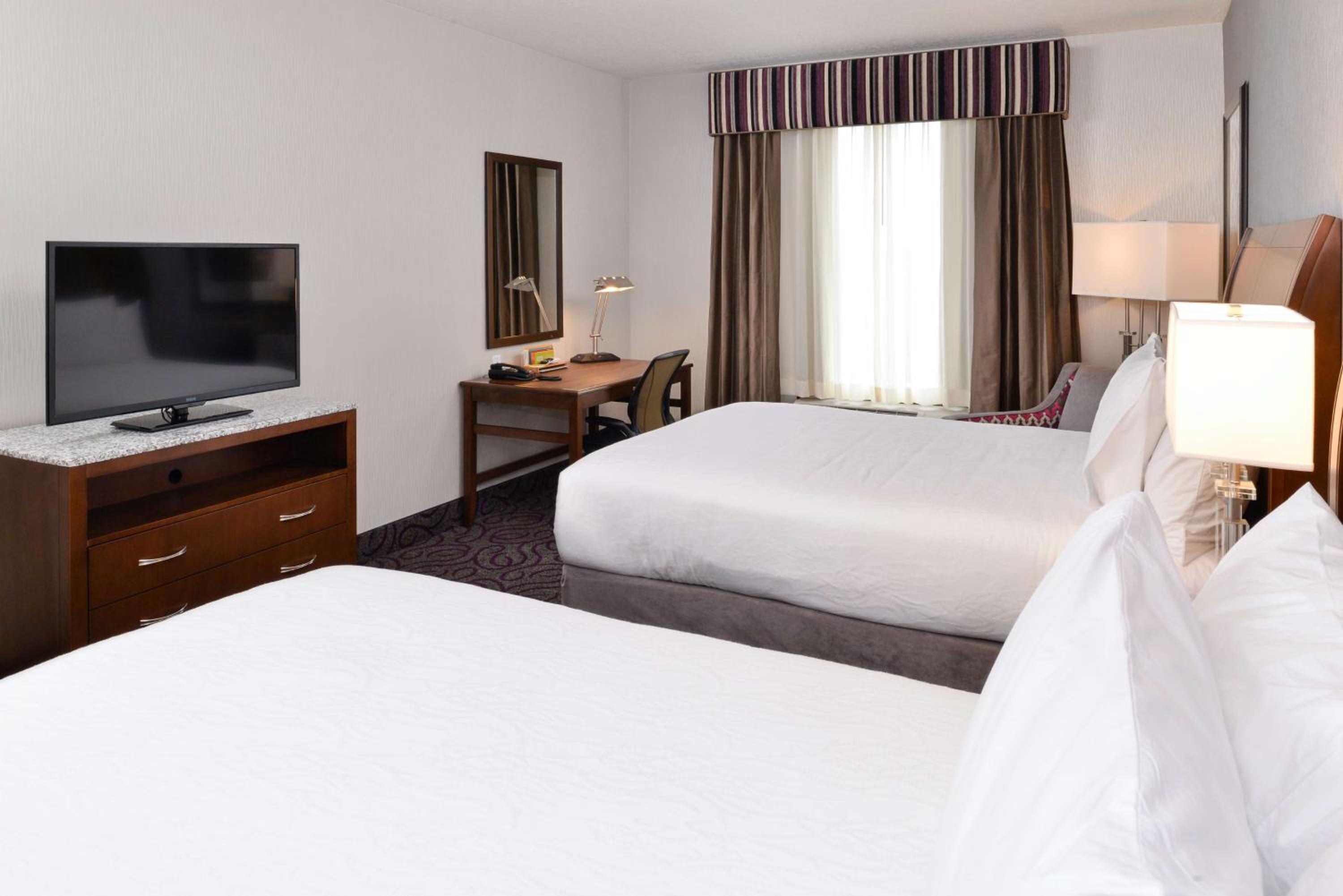 Queen Room with Two Queen Beds photo 1