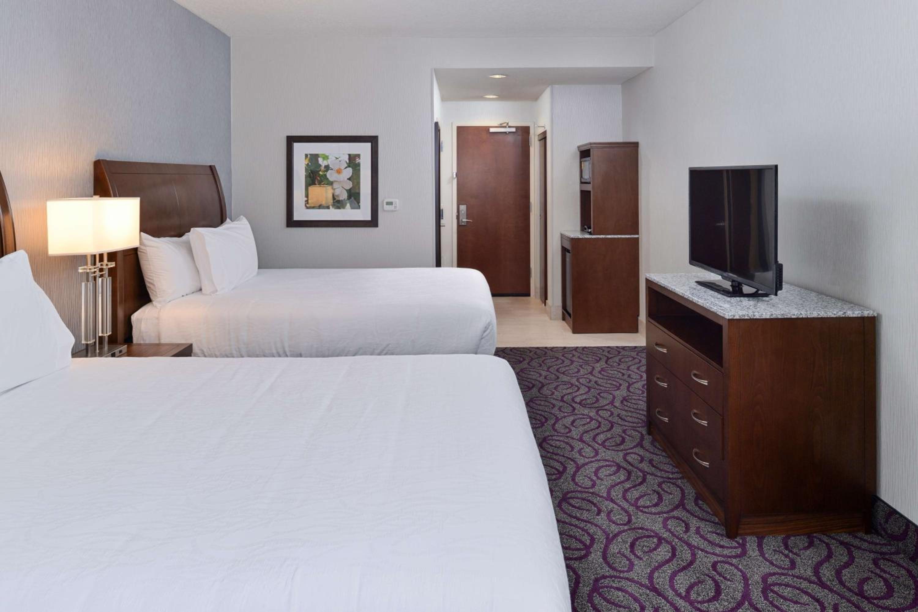 Queen Room with Two Queen Beds photo 3