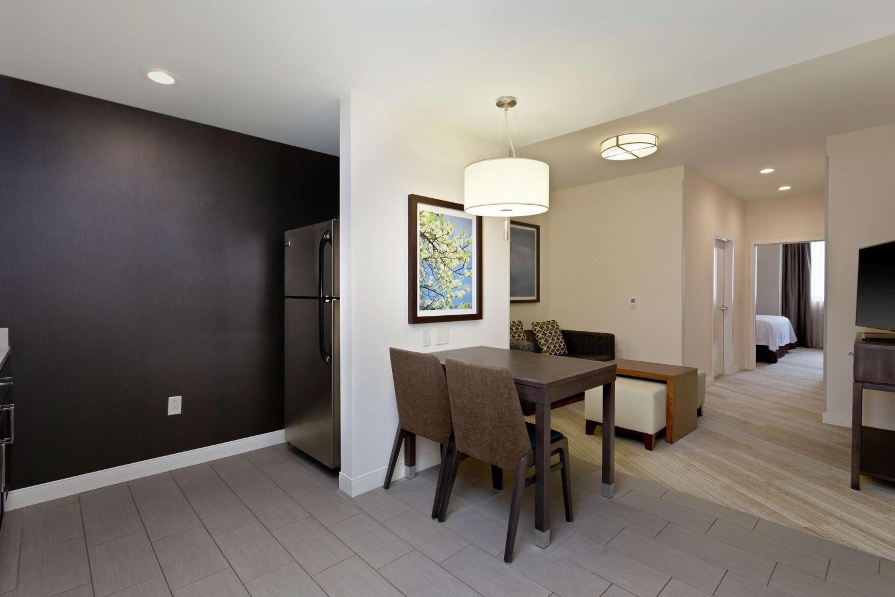 Corner King Suite - Disability Access photo 2