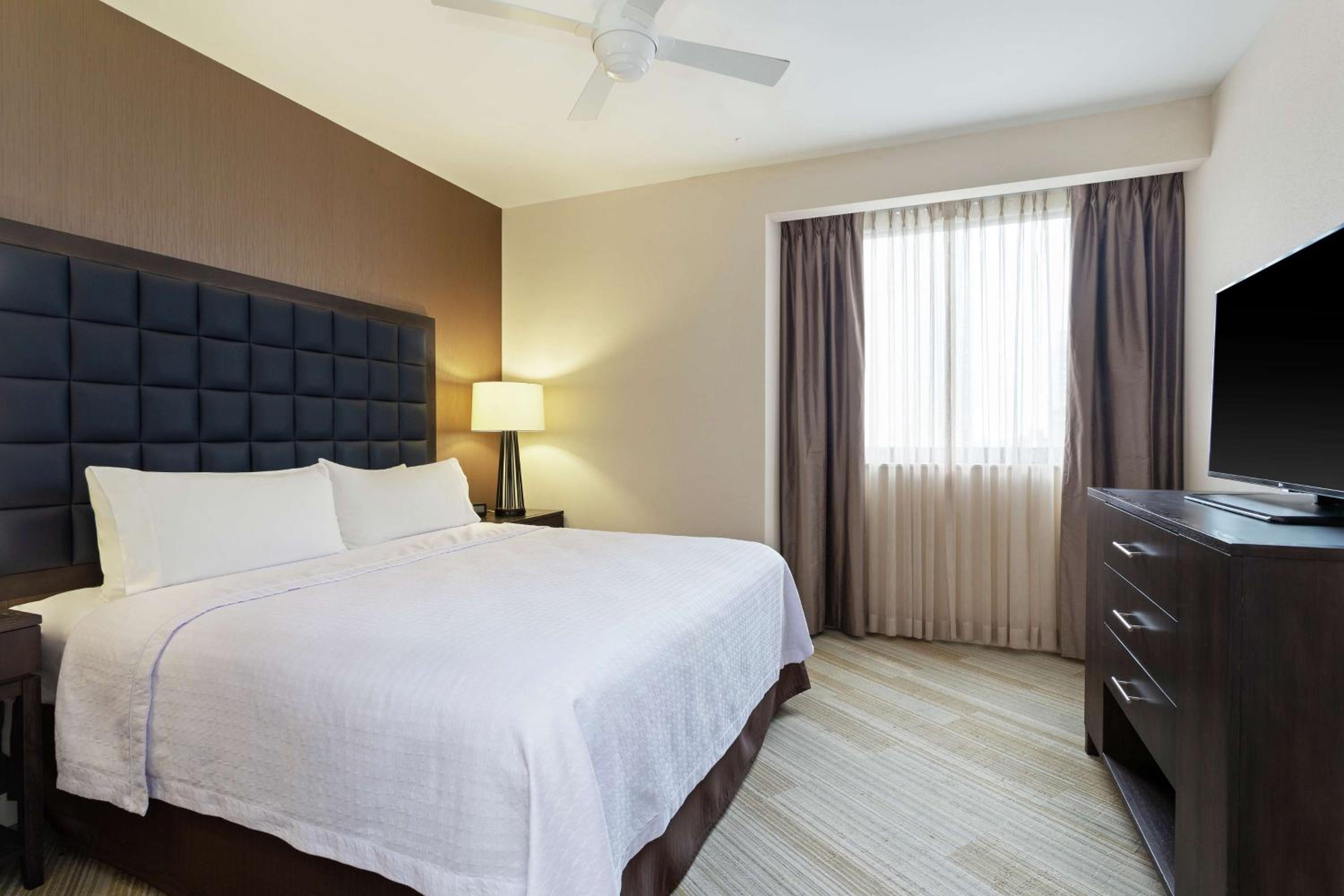 Corner King Suite - Disability Access photo 3
