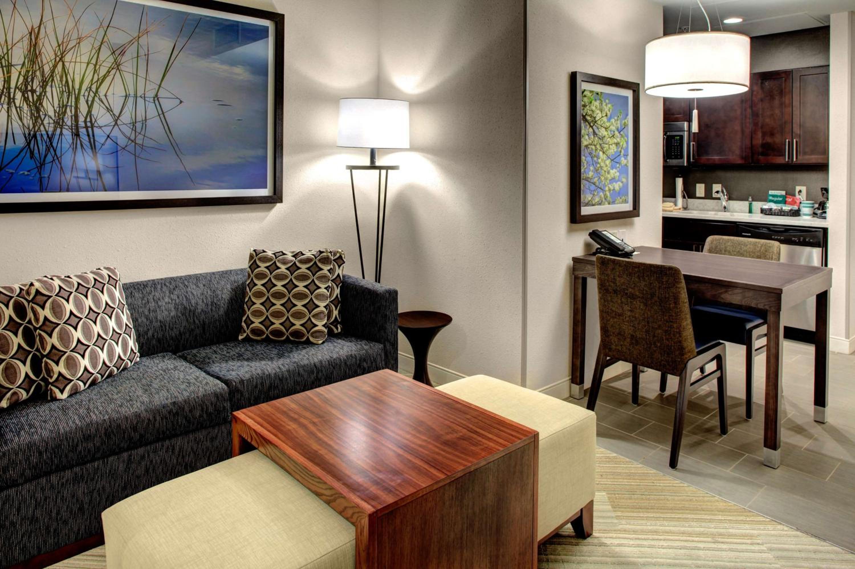 King Suite - Hearing Access/Non-Smoking photo 2