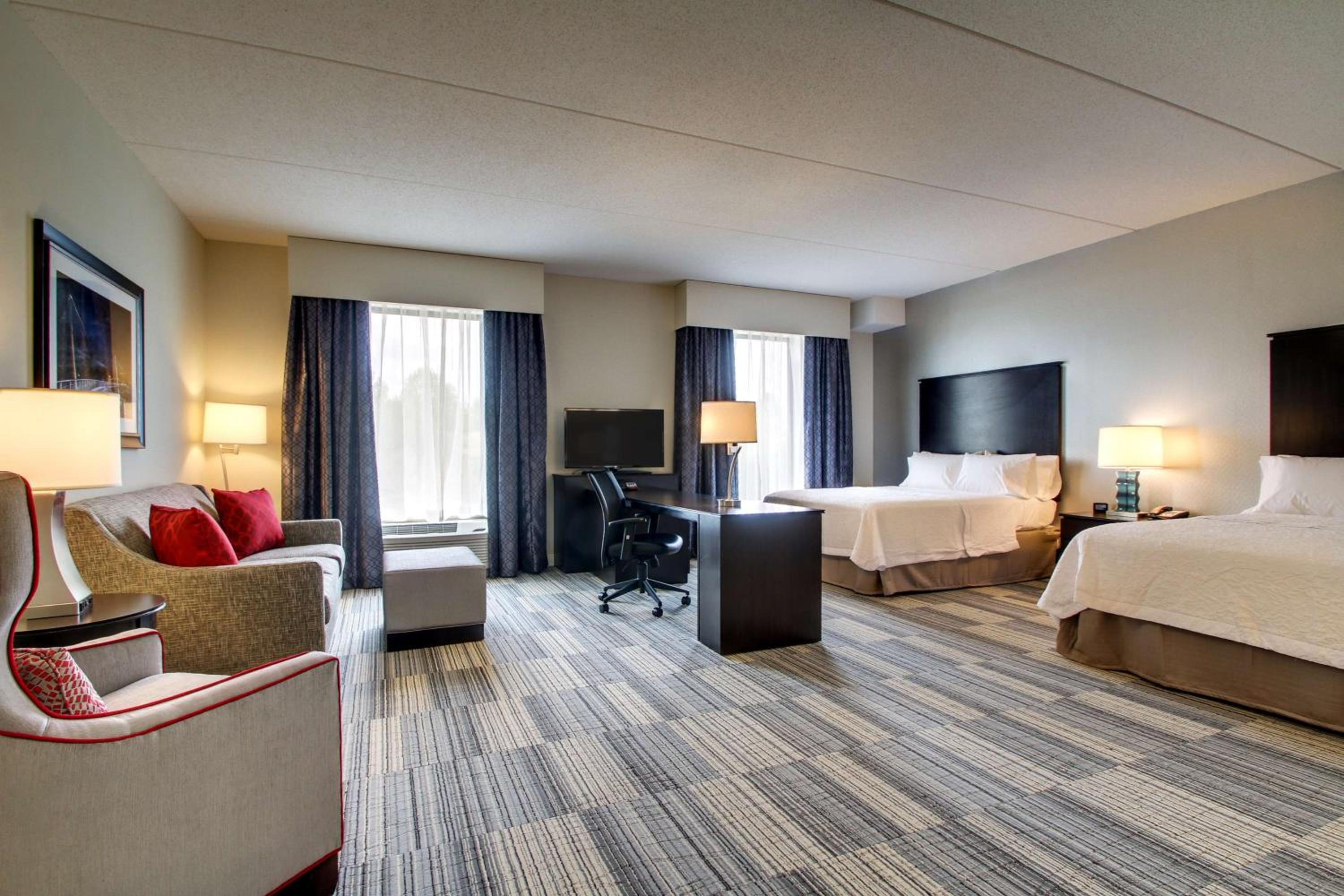 Queen Studio Suite with Two Queen Beds - Non-Smoking photo 3