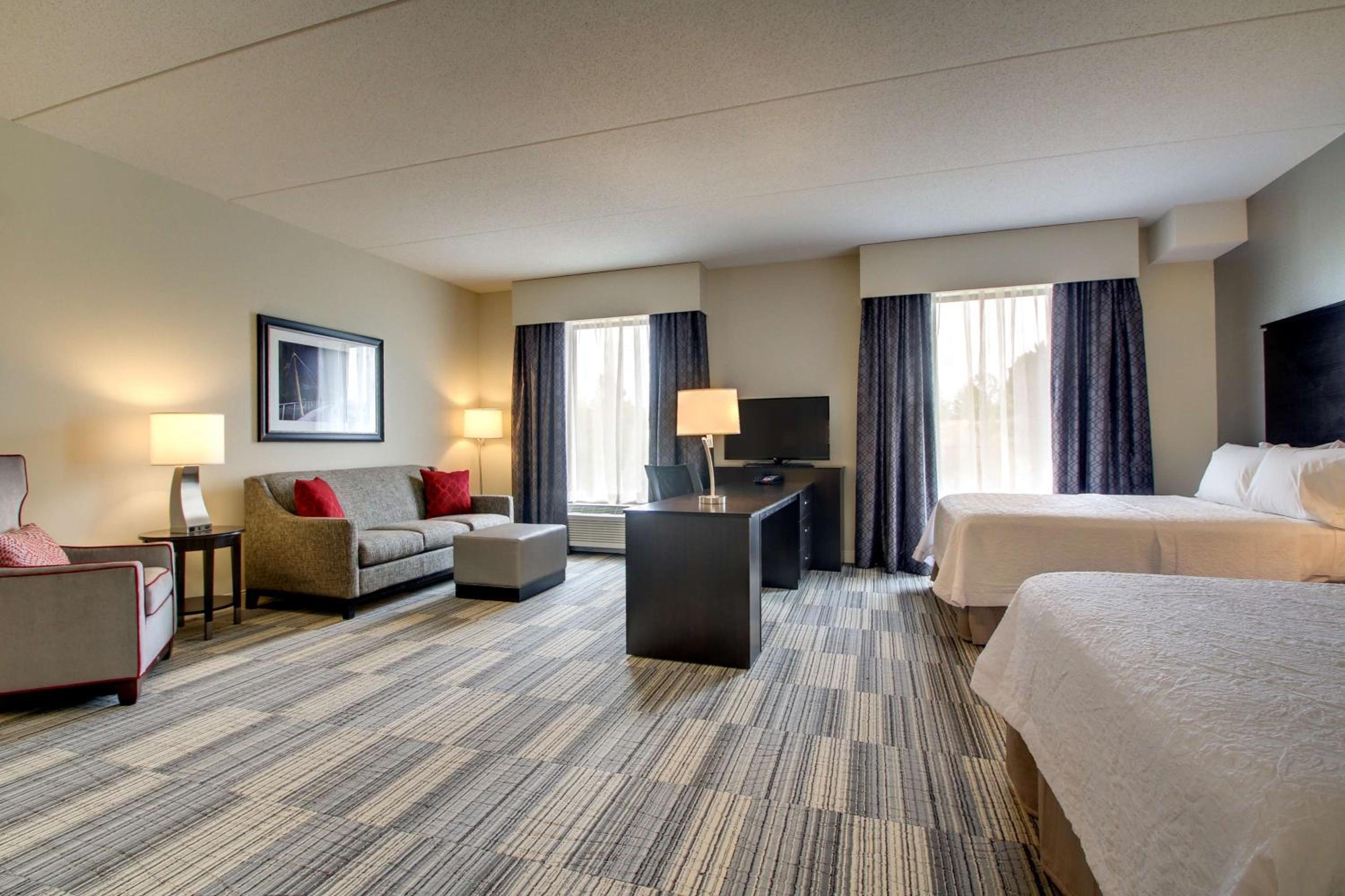 Queen Studio Suite with Two Queen Beds - Non-Smoking photo 2