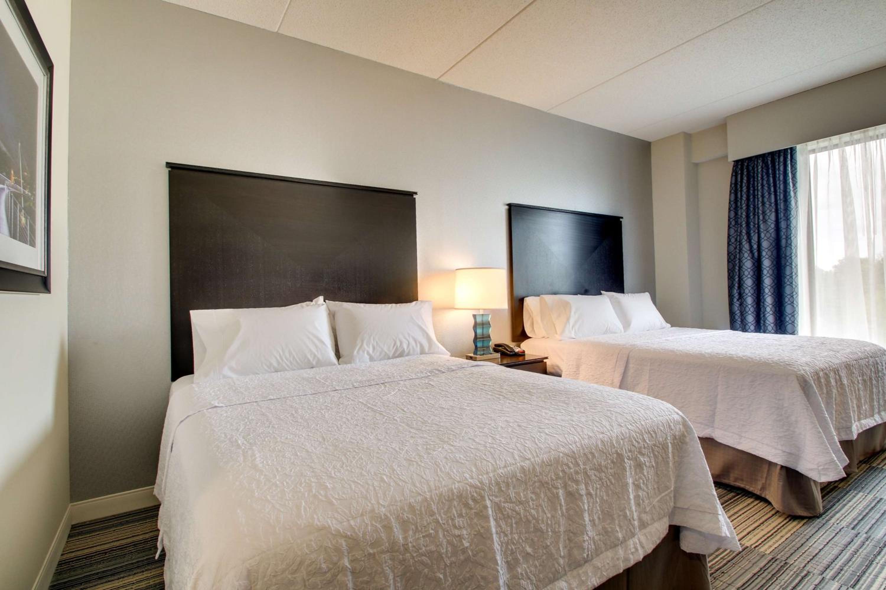 Queen Room with Two Queen Beds (4 Adults) photo 1