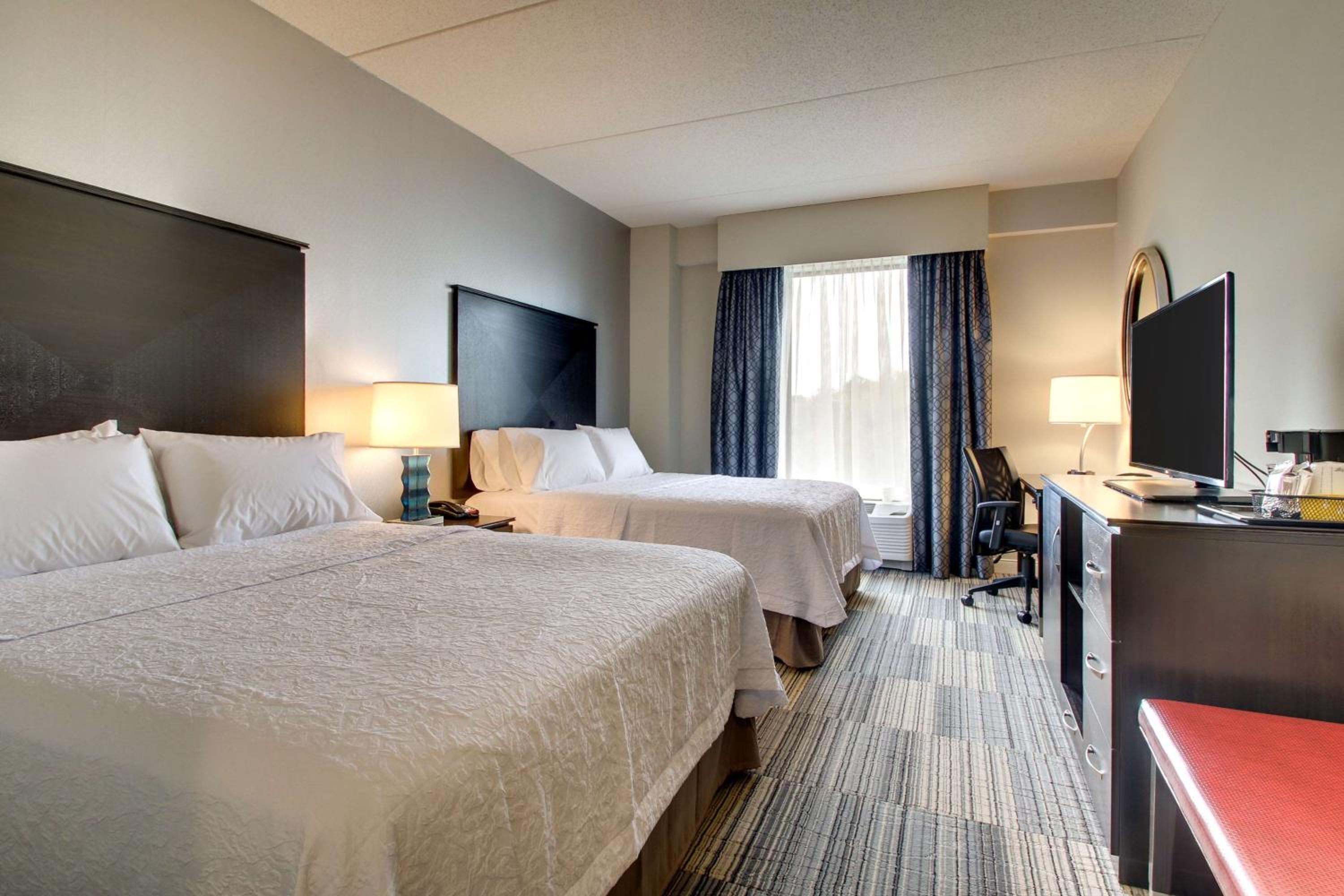 Queen Room with Two Queen Beds (4 Adults) photo 2