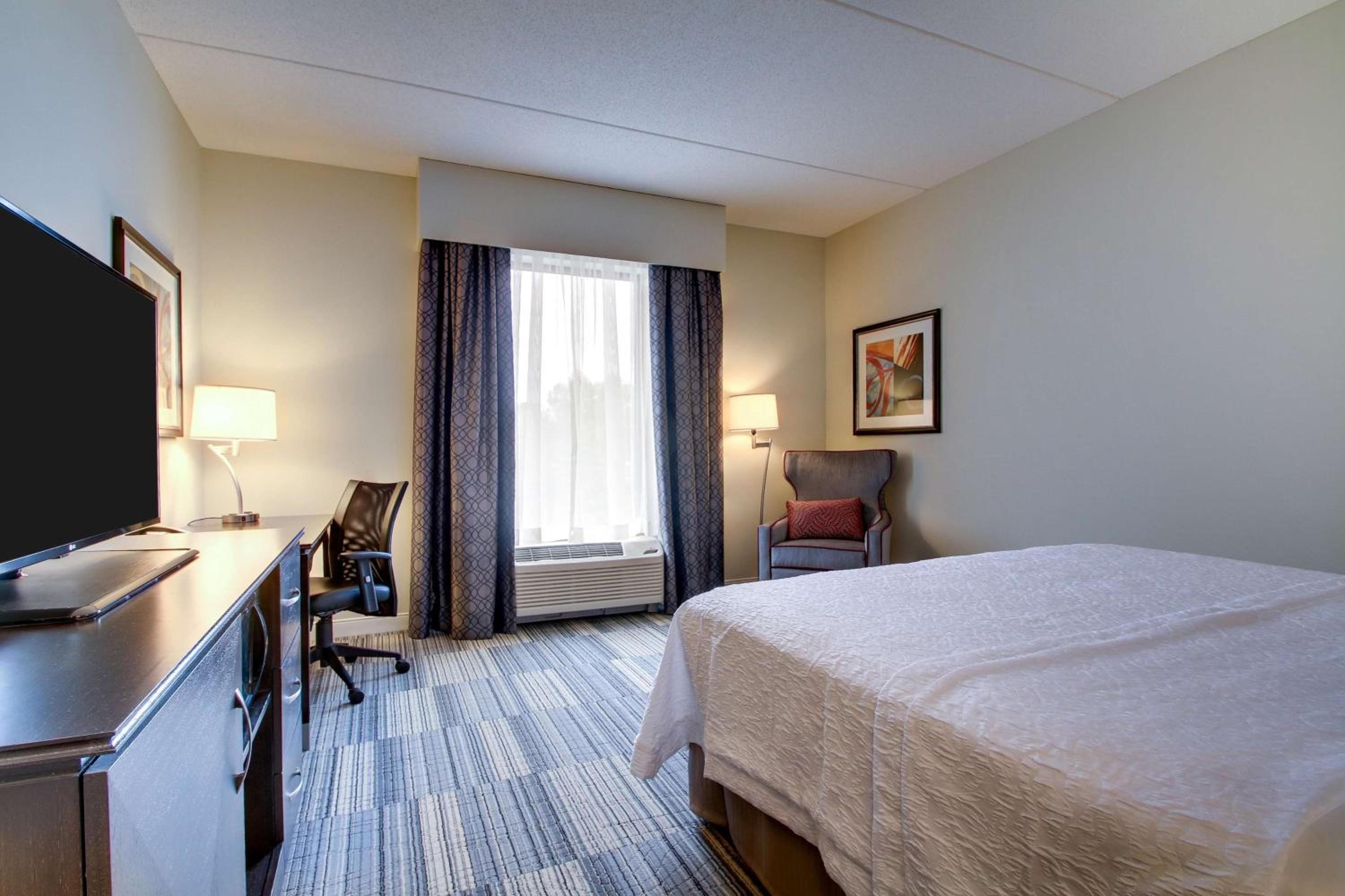 King Room - Non-Smoking photo 2