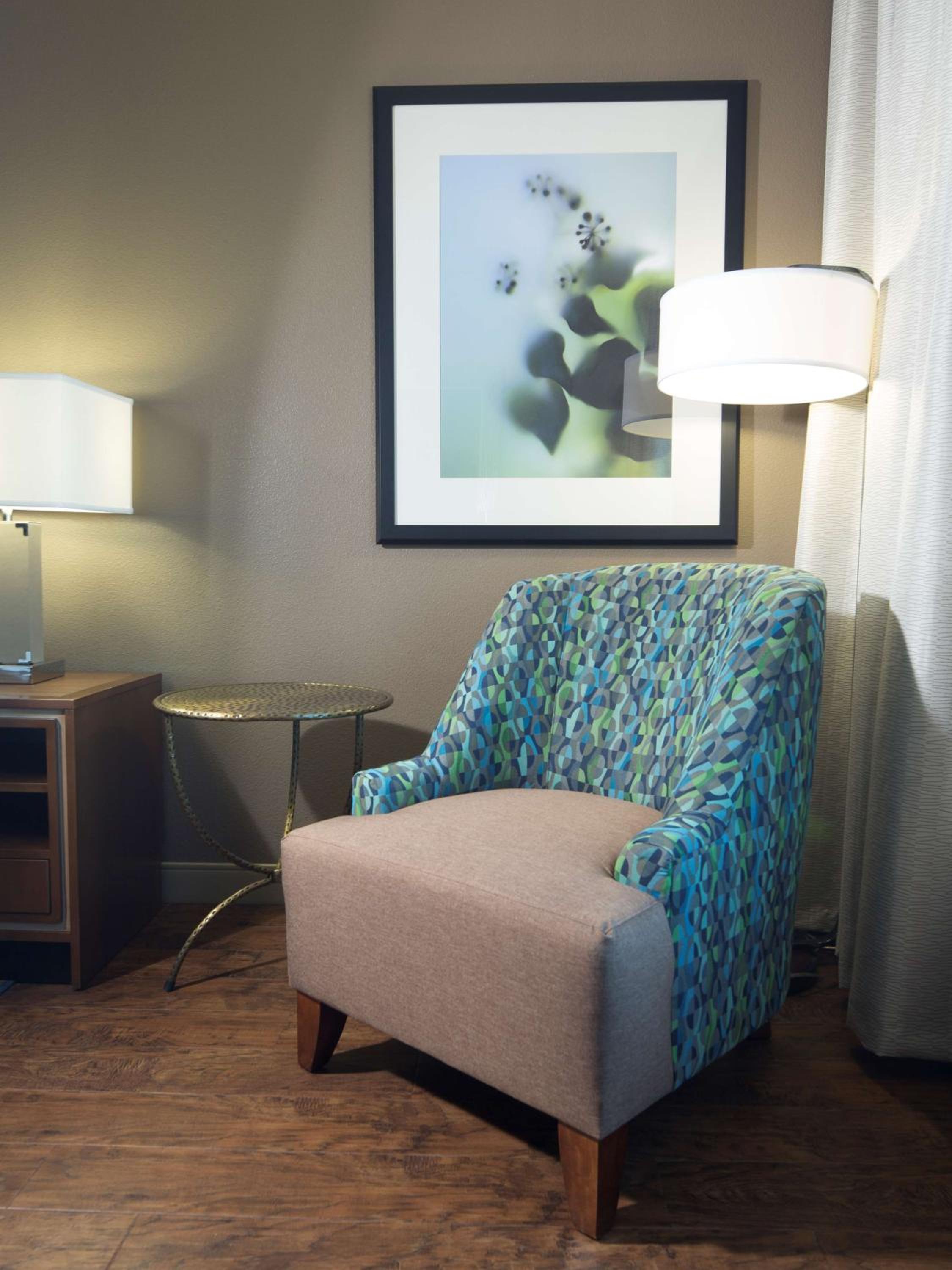 One-Bedroom King Suite with Bathtub - Mobility Access