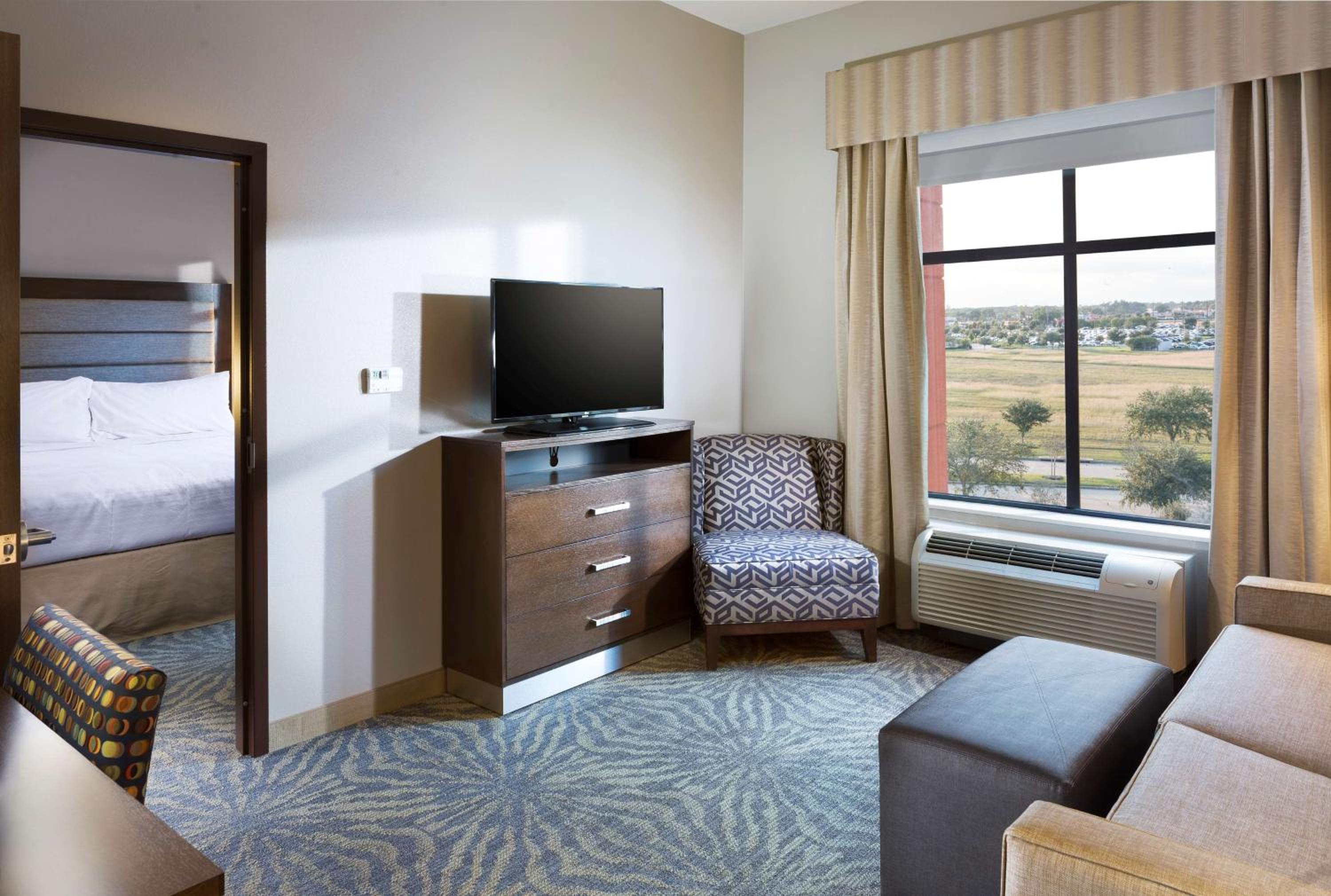 King Suite - Hearing Access/Non-Smoking photo 3