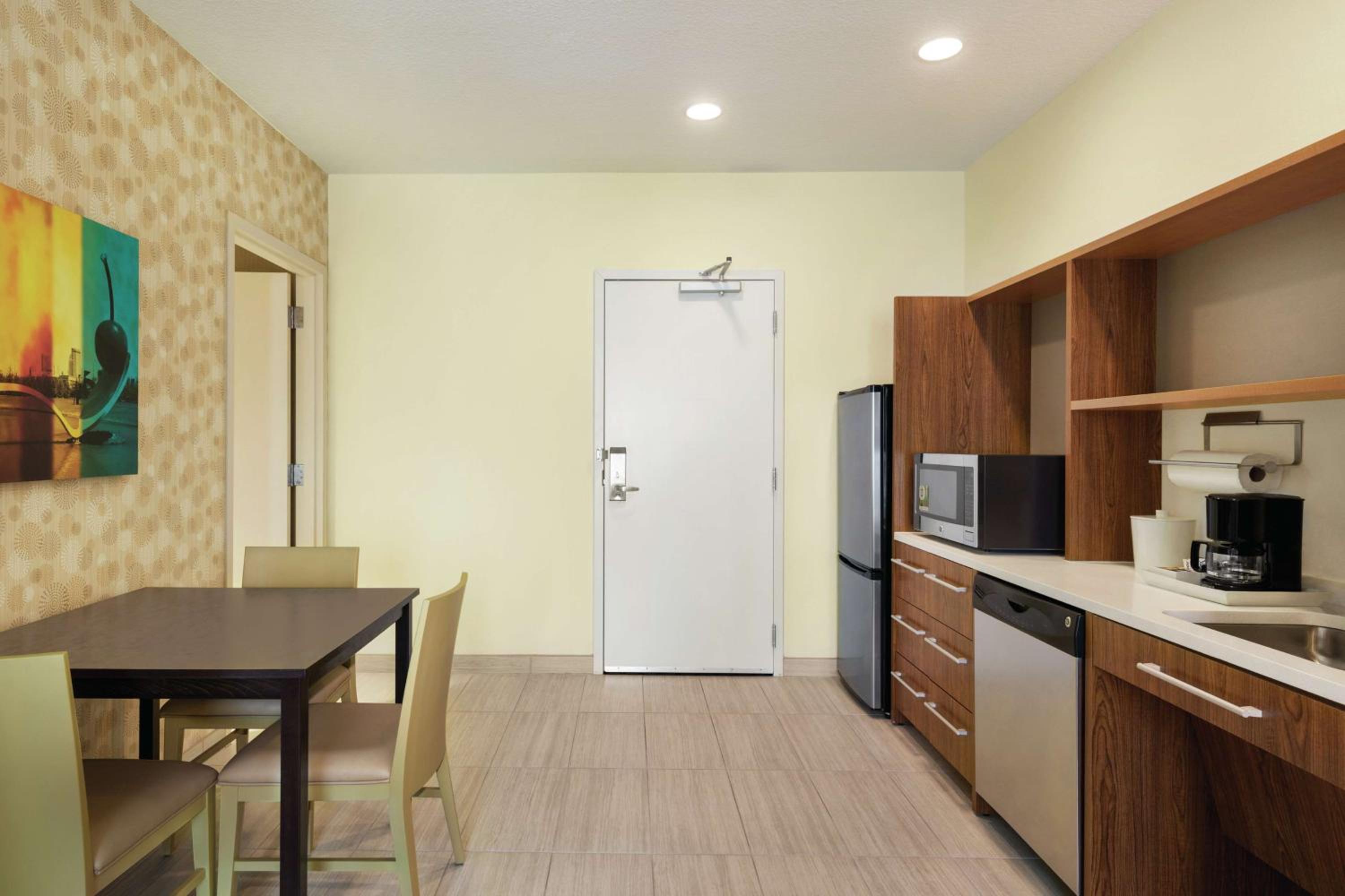 King Suite - Hearing Access/Non-Smoking photo 2