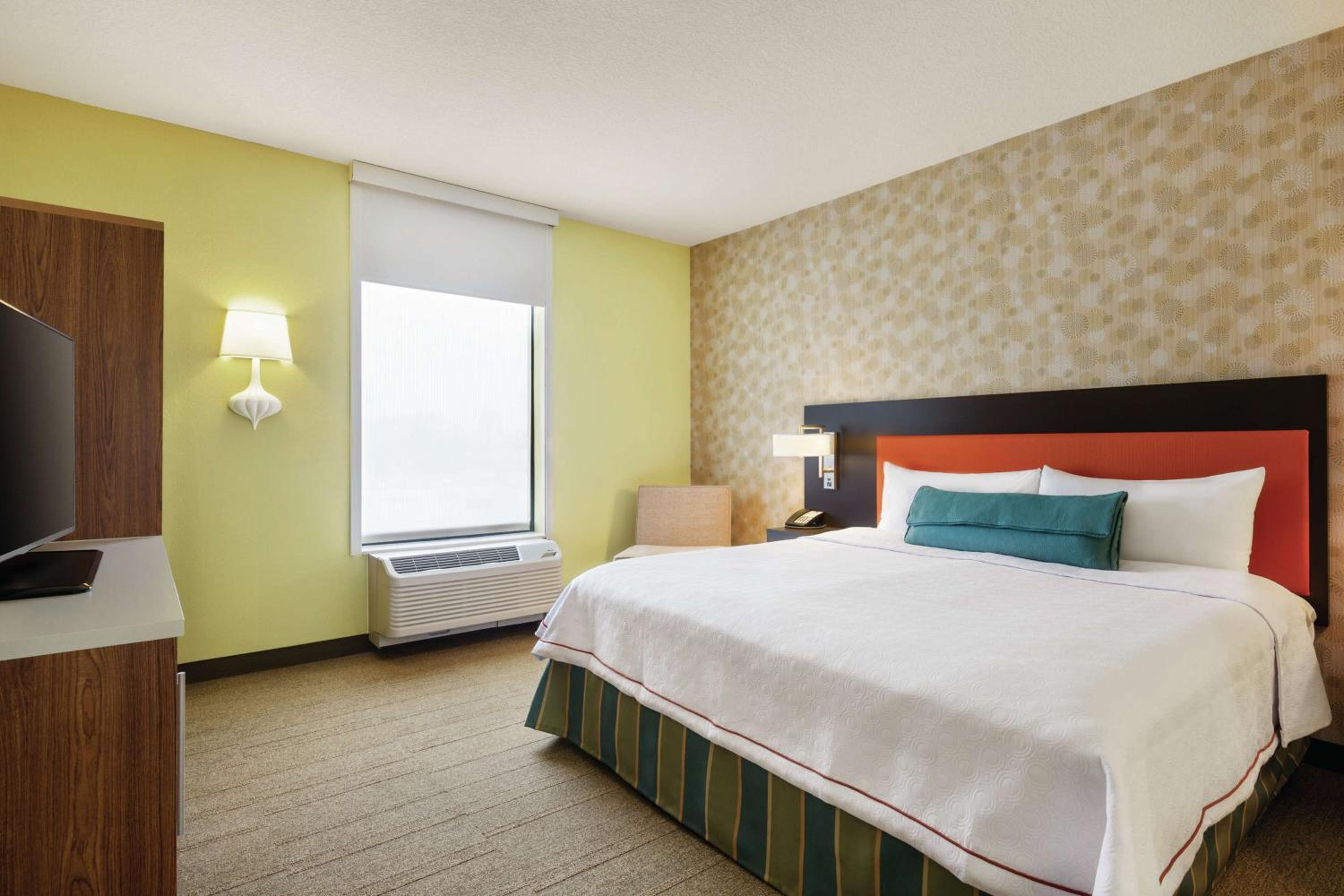 King Suite - Hearing Access/Non-Smoking photo 3