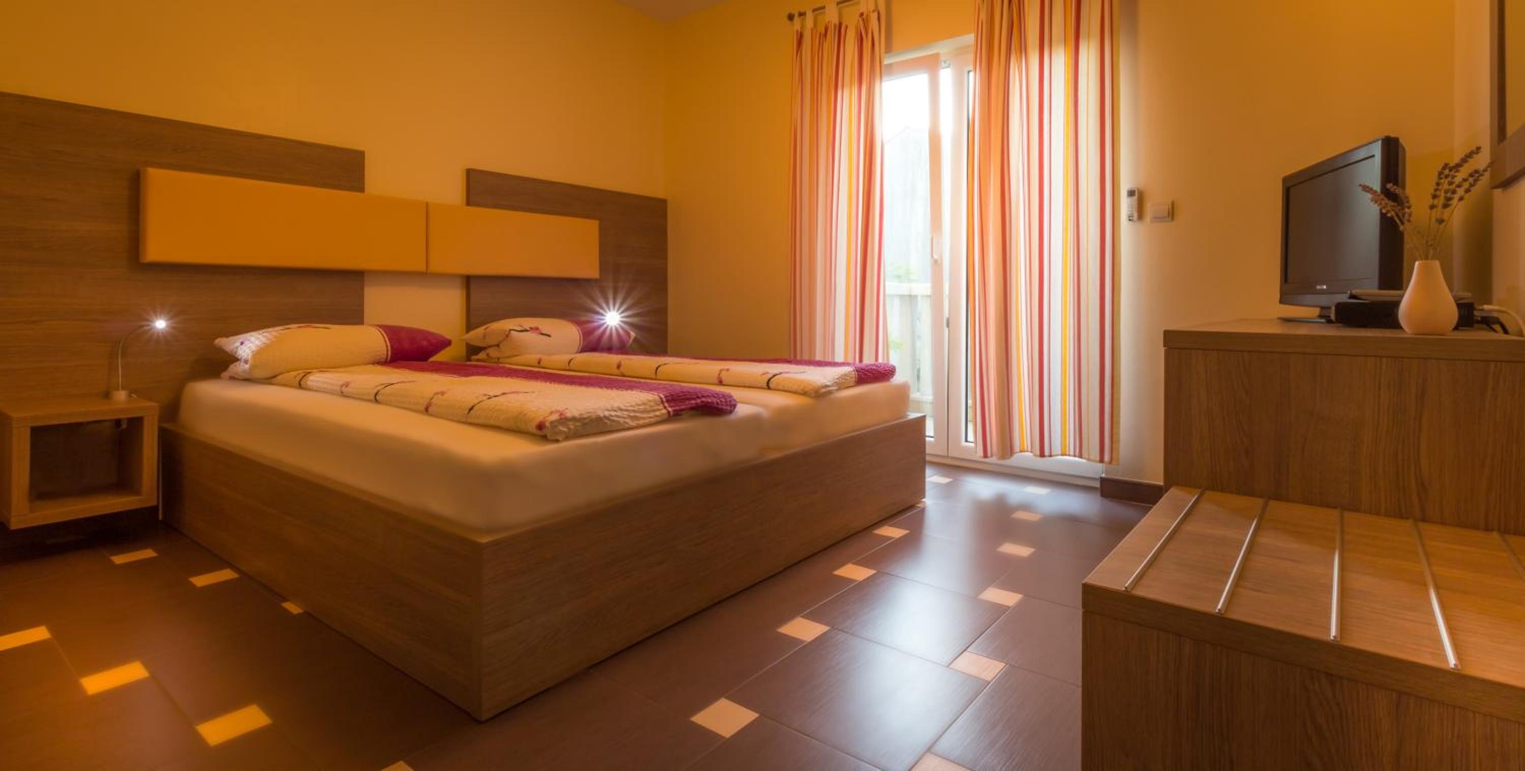 Double or Twin Room with Partial Sea View