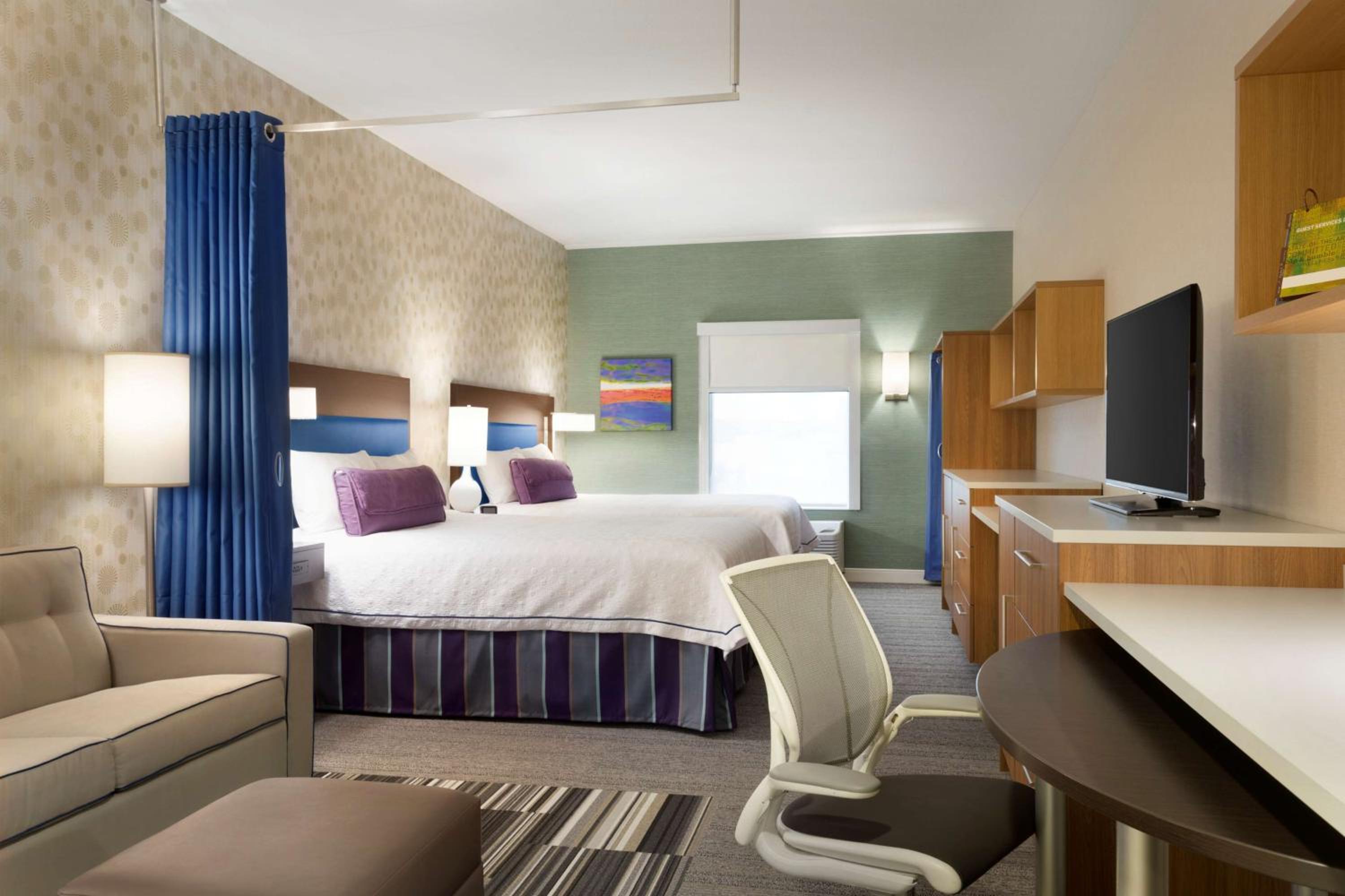 Queen Studio with Two Queen Beds - Non-Smoking photo 1