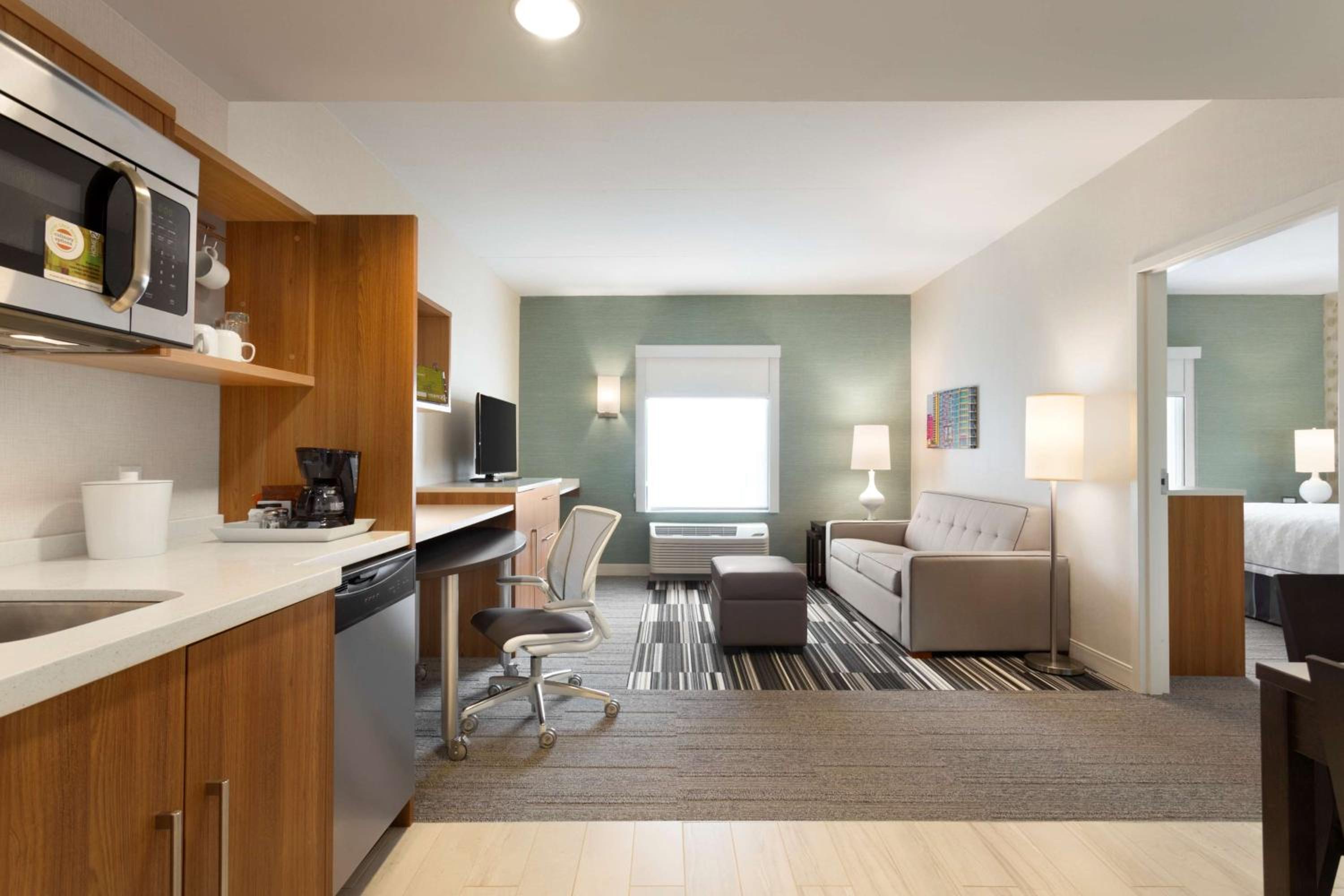 One-Bedroom King Suite - Non-Smoking photo 2