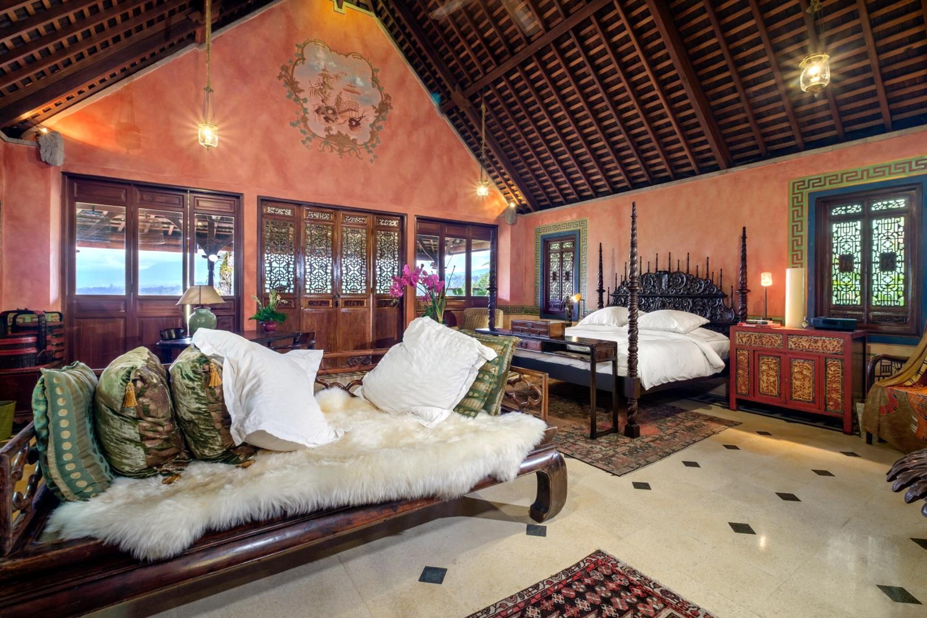 Villa photo 1