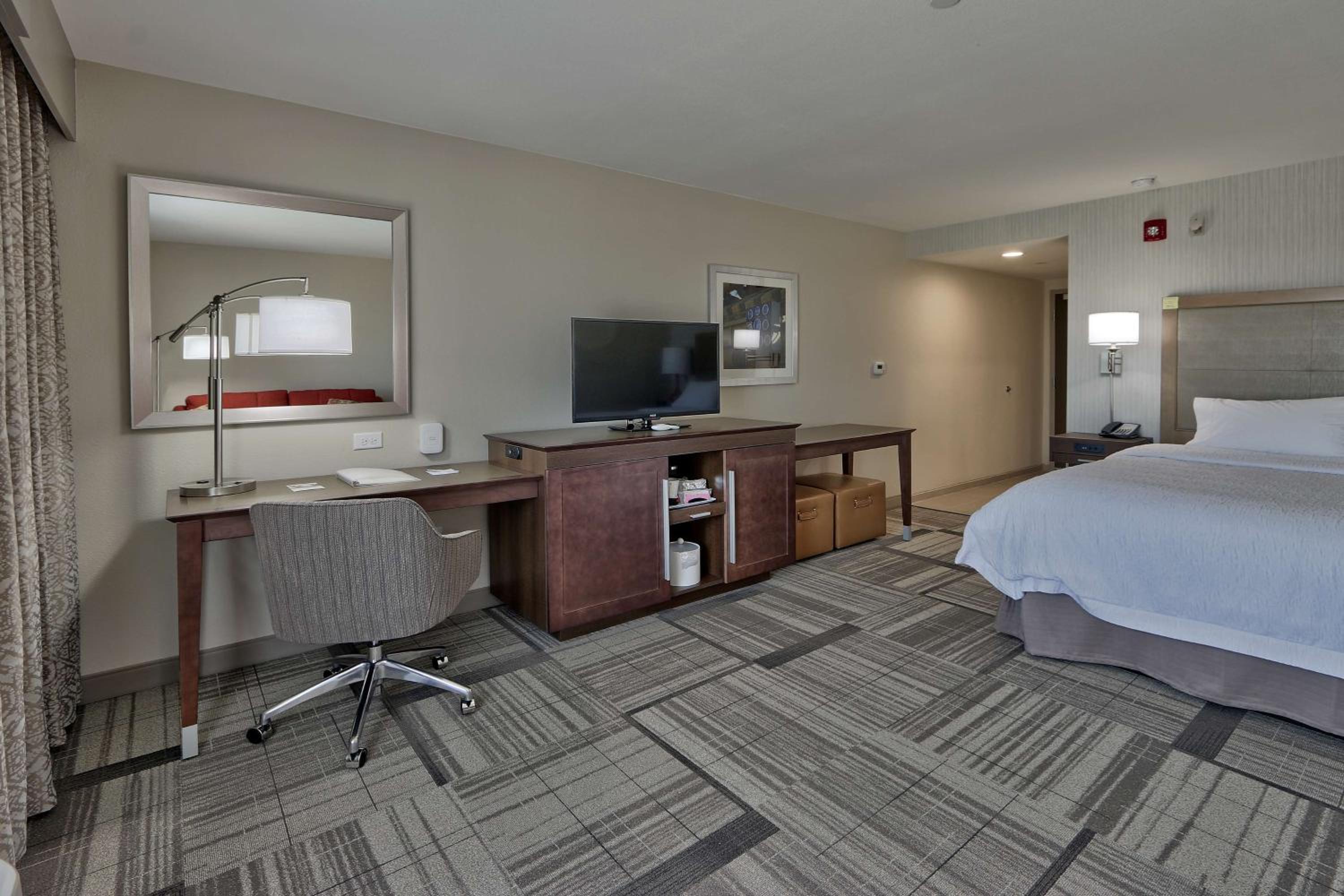 King Room - Non-Smoking photo 2