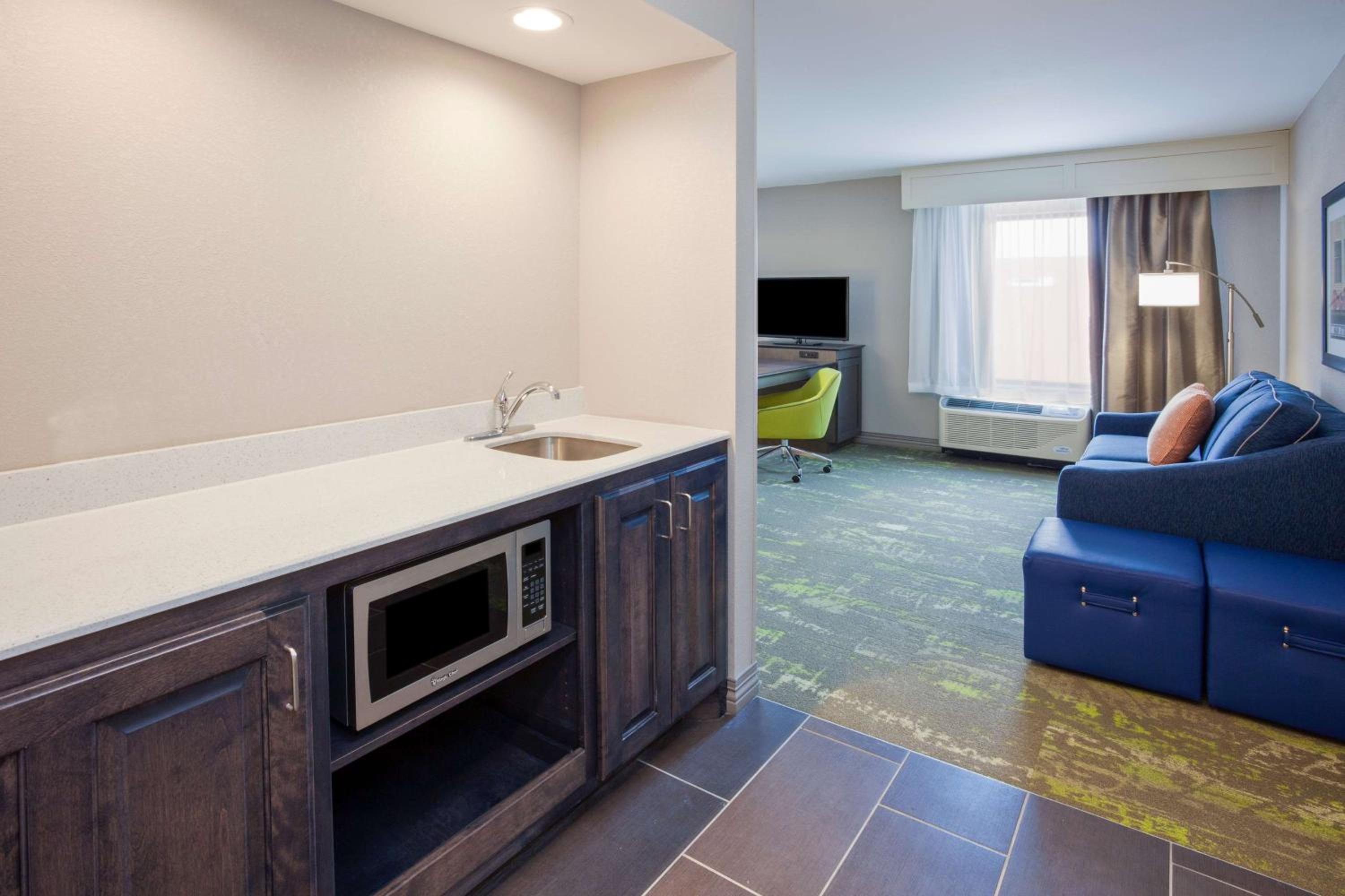 King Studio Suite with Sofa Bed - Hearing Access/Non-Smoking photo 2