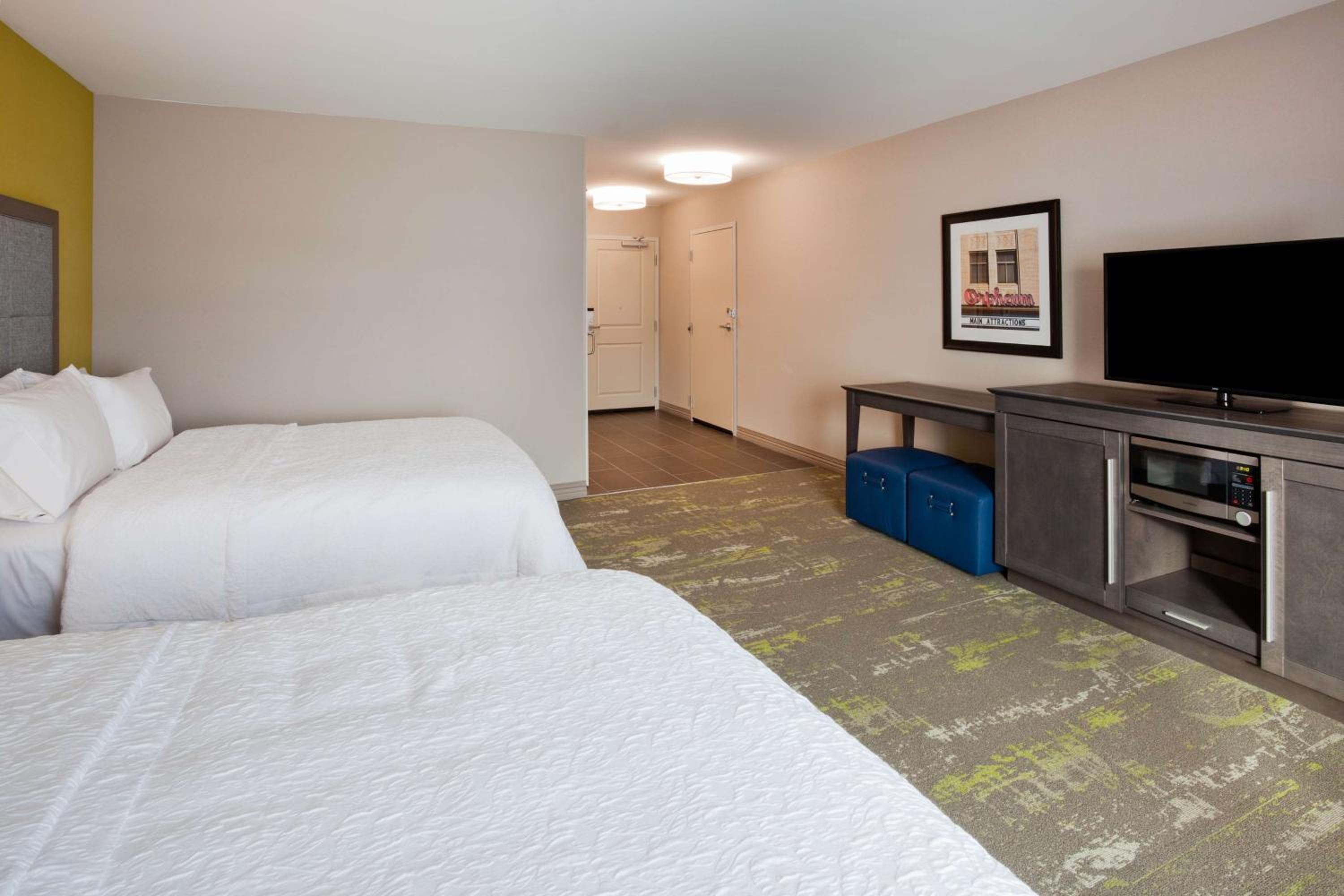 Queen Room with Two Queen Beds - Mobility and Hearing Access/Non-Smoking photo 2