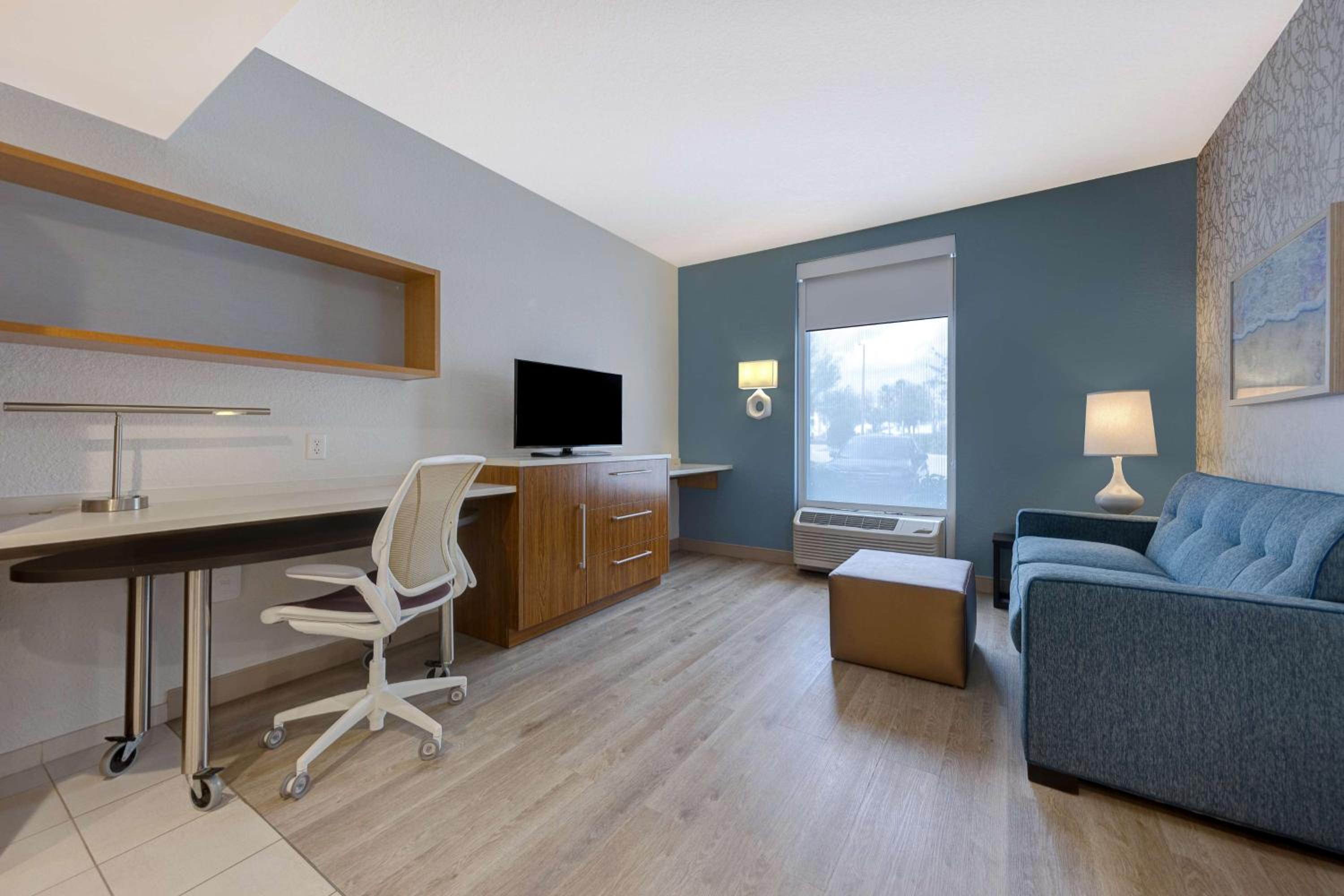 One-Bedroom King Suite - Non-Smoking