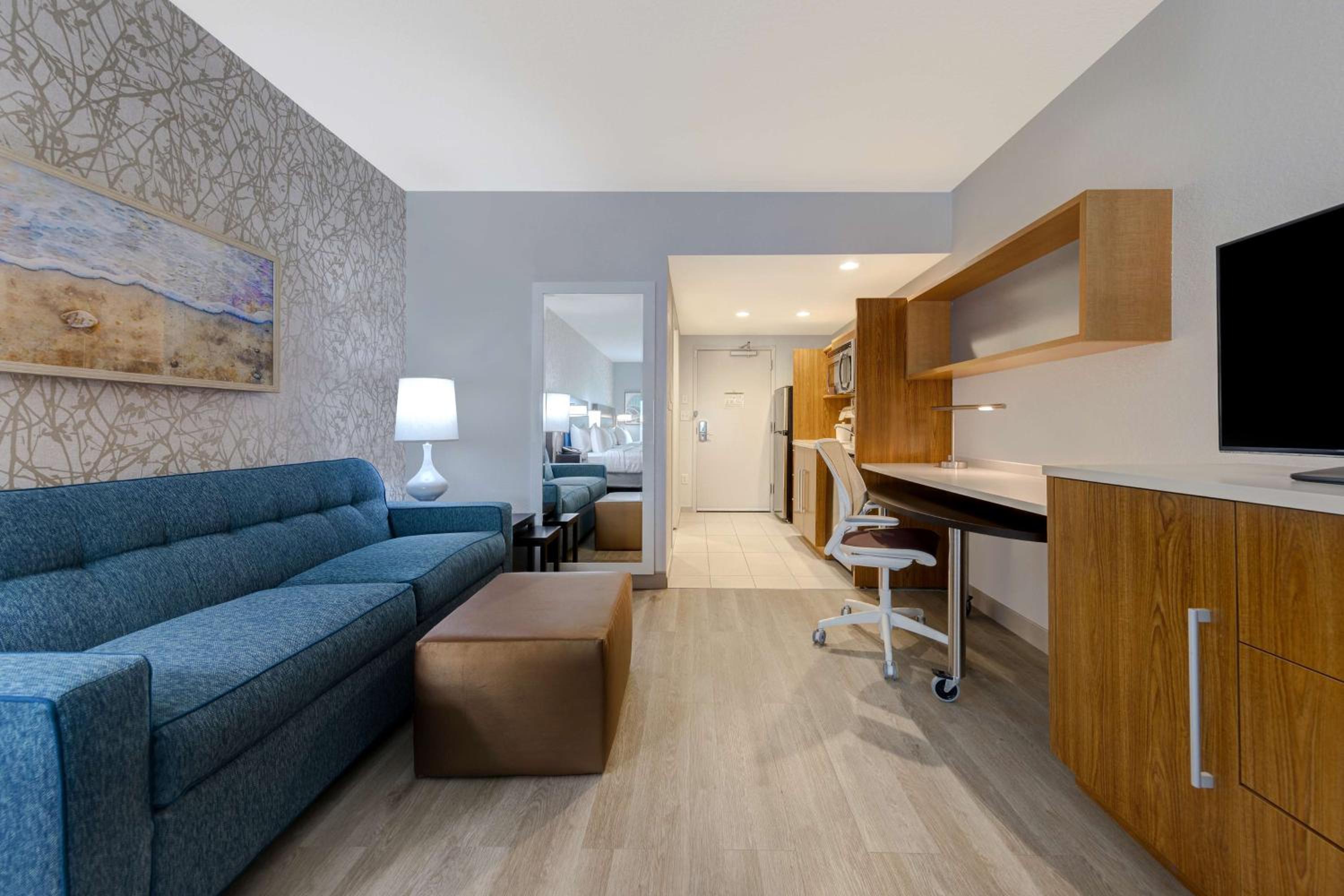 Queen Studio with Two Queen Beds - Non-Smoking
