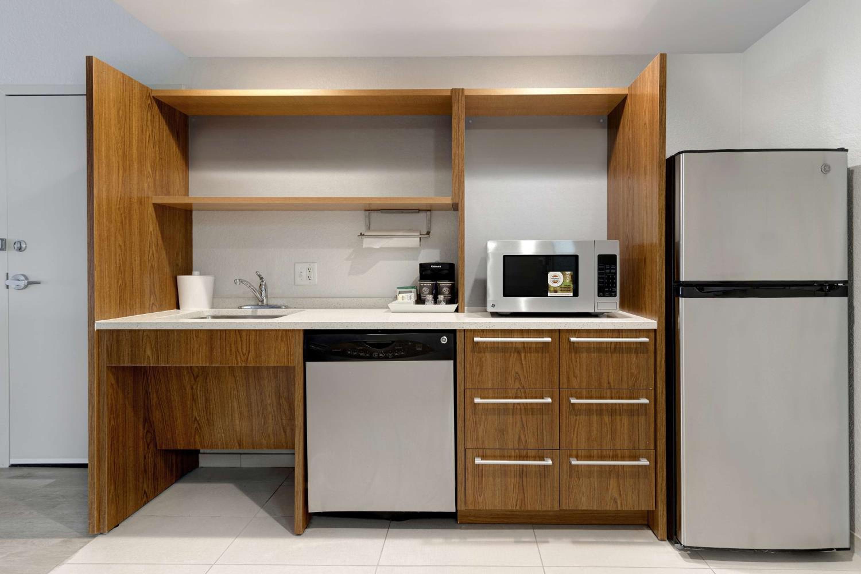 Queen Studio with Two Queen Beds - Mobility and Hearing Access/Non-Smoking