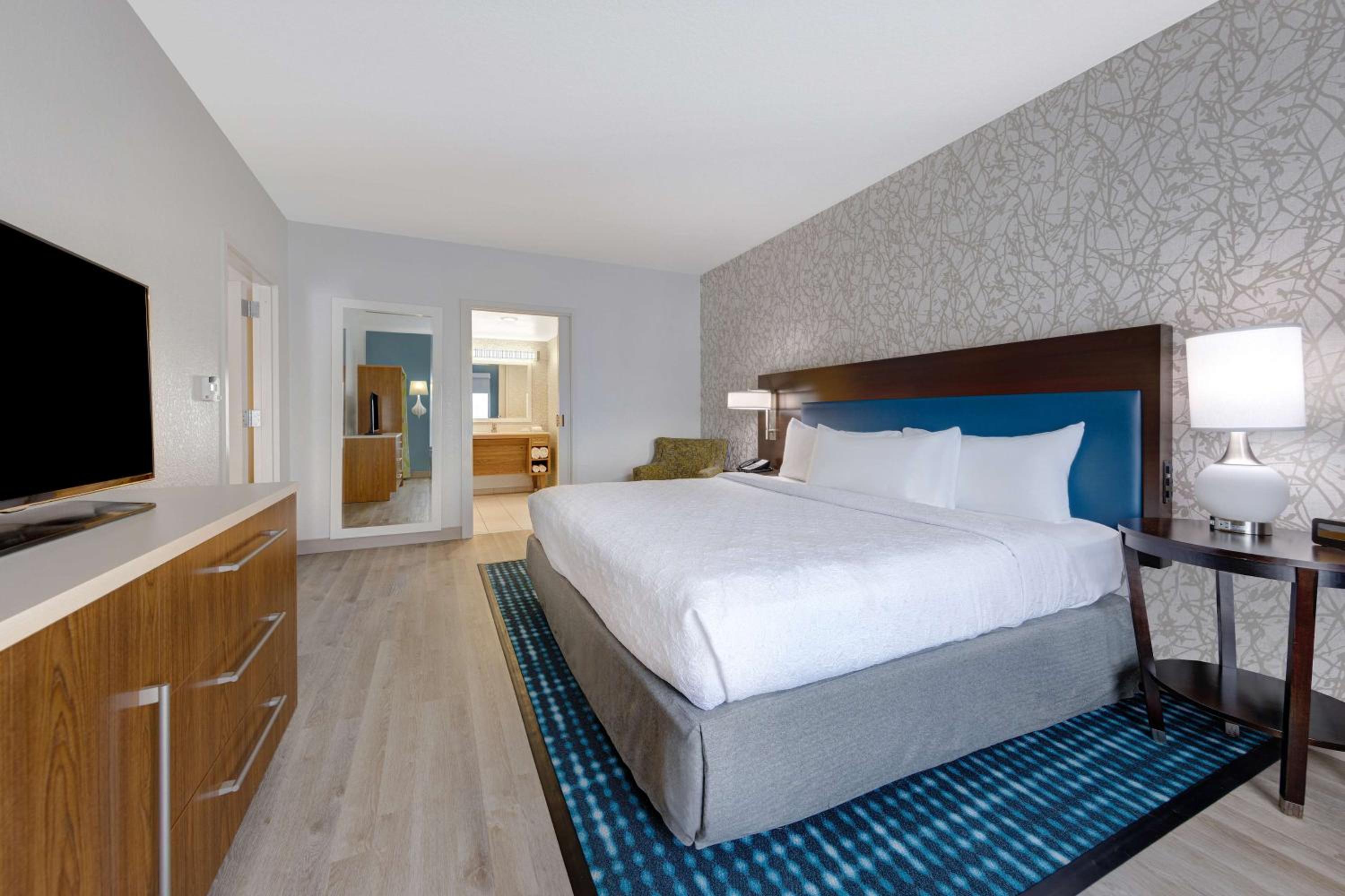 King Suite - Mobility Access/Non-Smoking