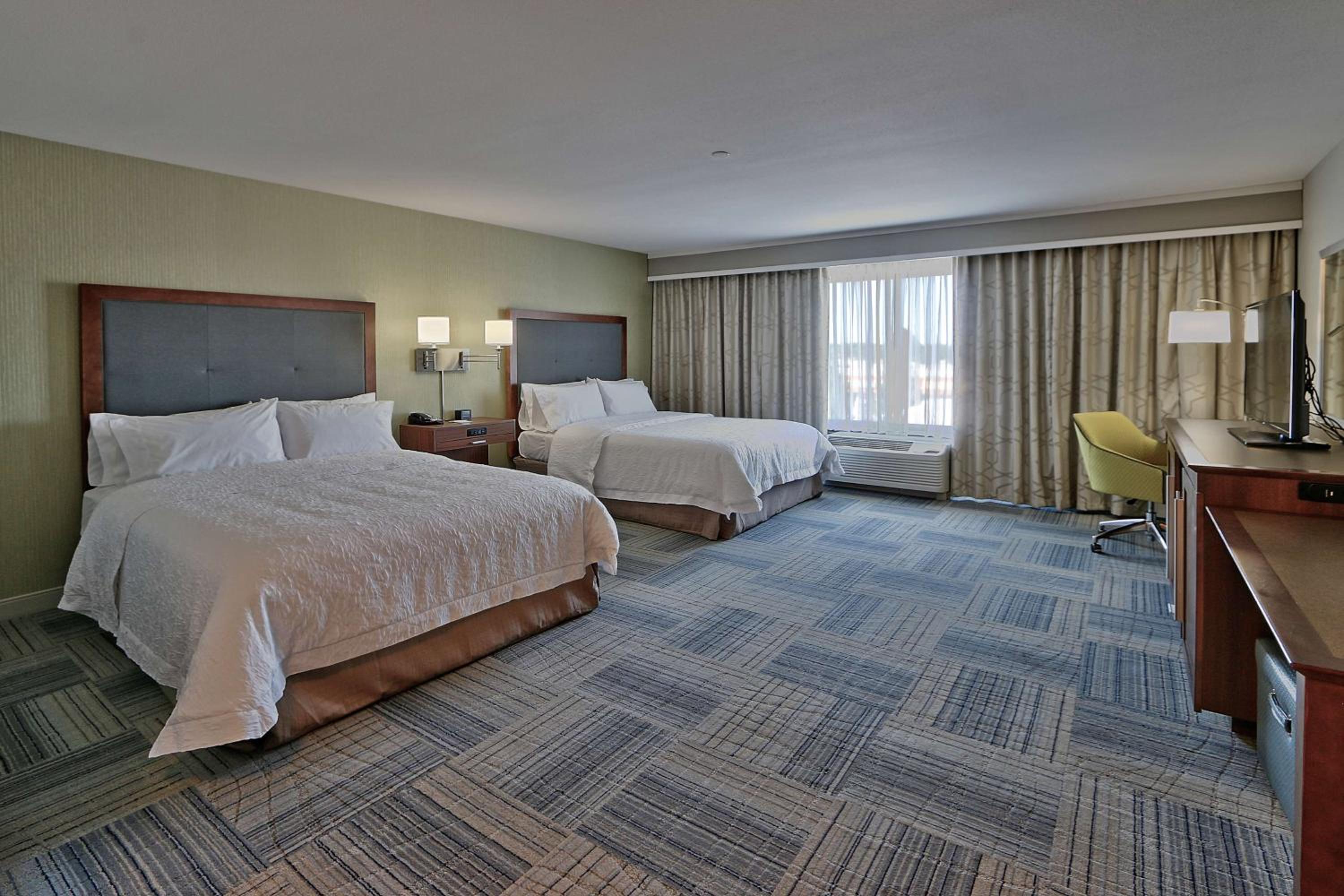 Queen Room with Two Queen Beds - Mobility and Hearing Access/Non-Smoking photo 1