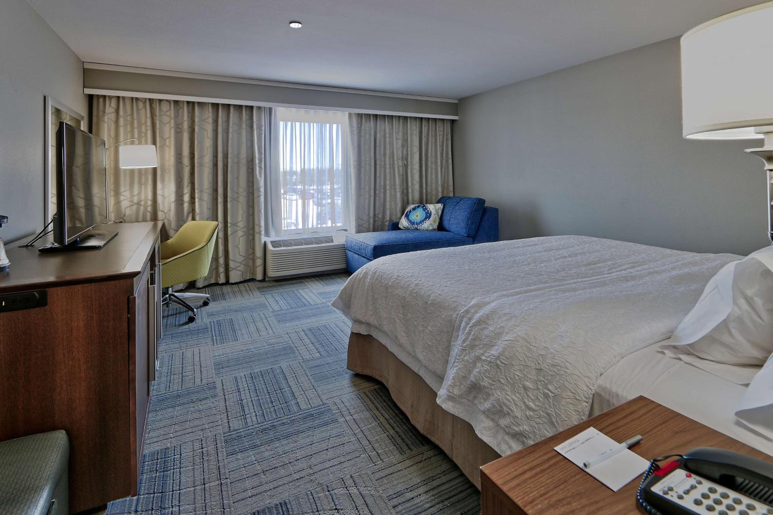 King Room - Non-Smoking photo 2
