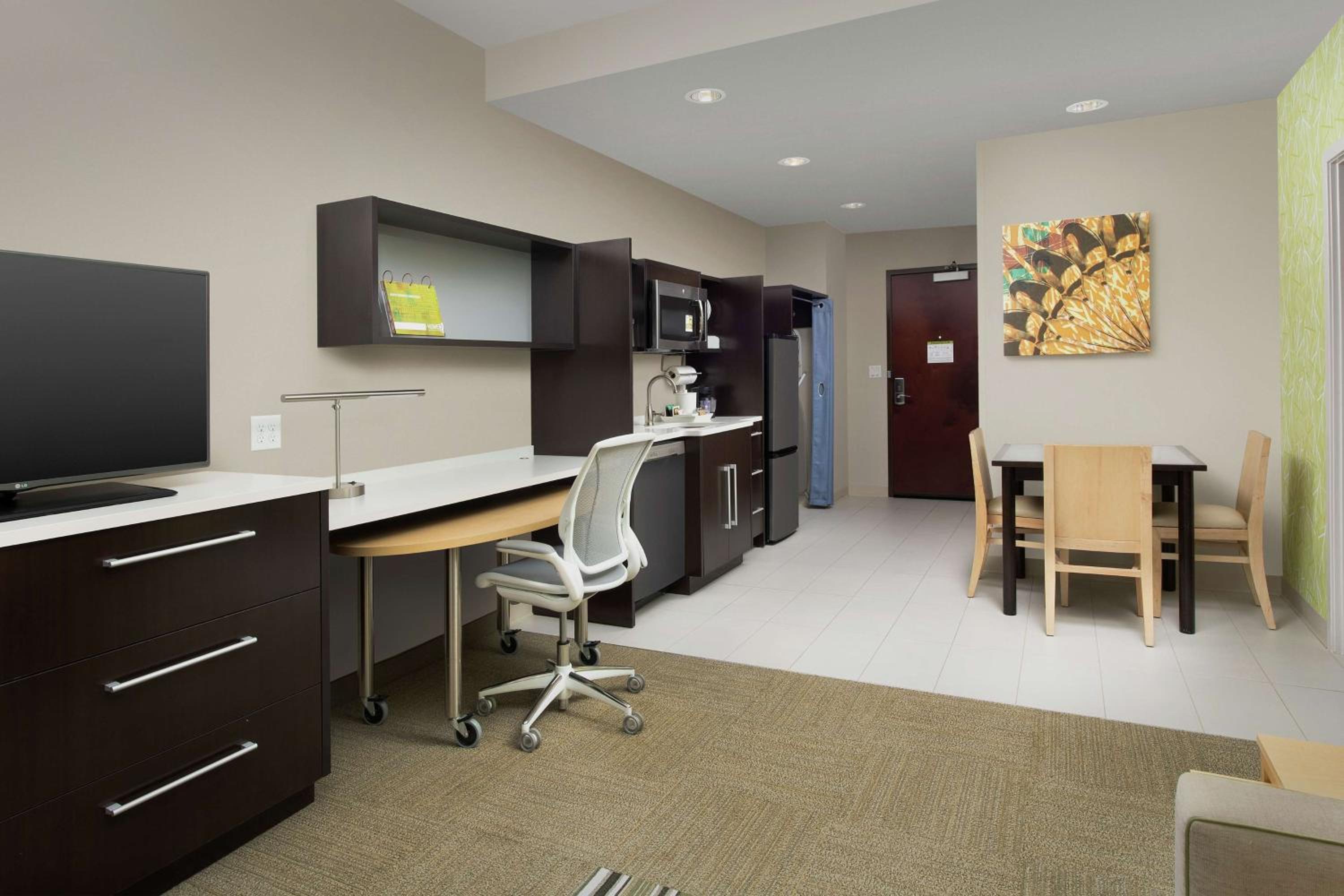 One-Bedroom King Suite - Non-Smoking - Photo 1