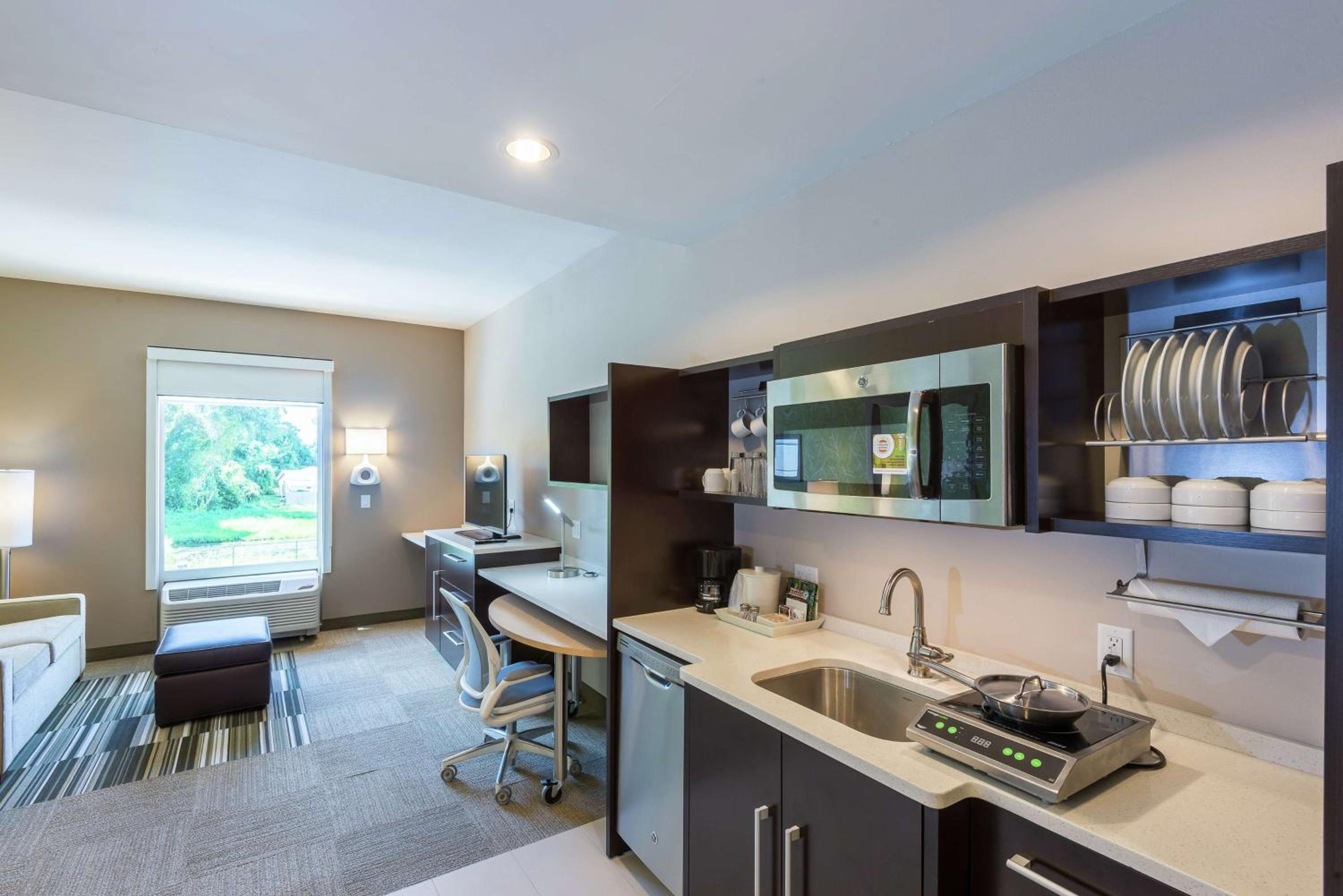 One-Bedroom King Suite - Non-Smoking - Photo 2