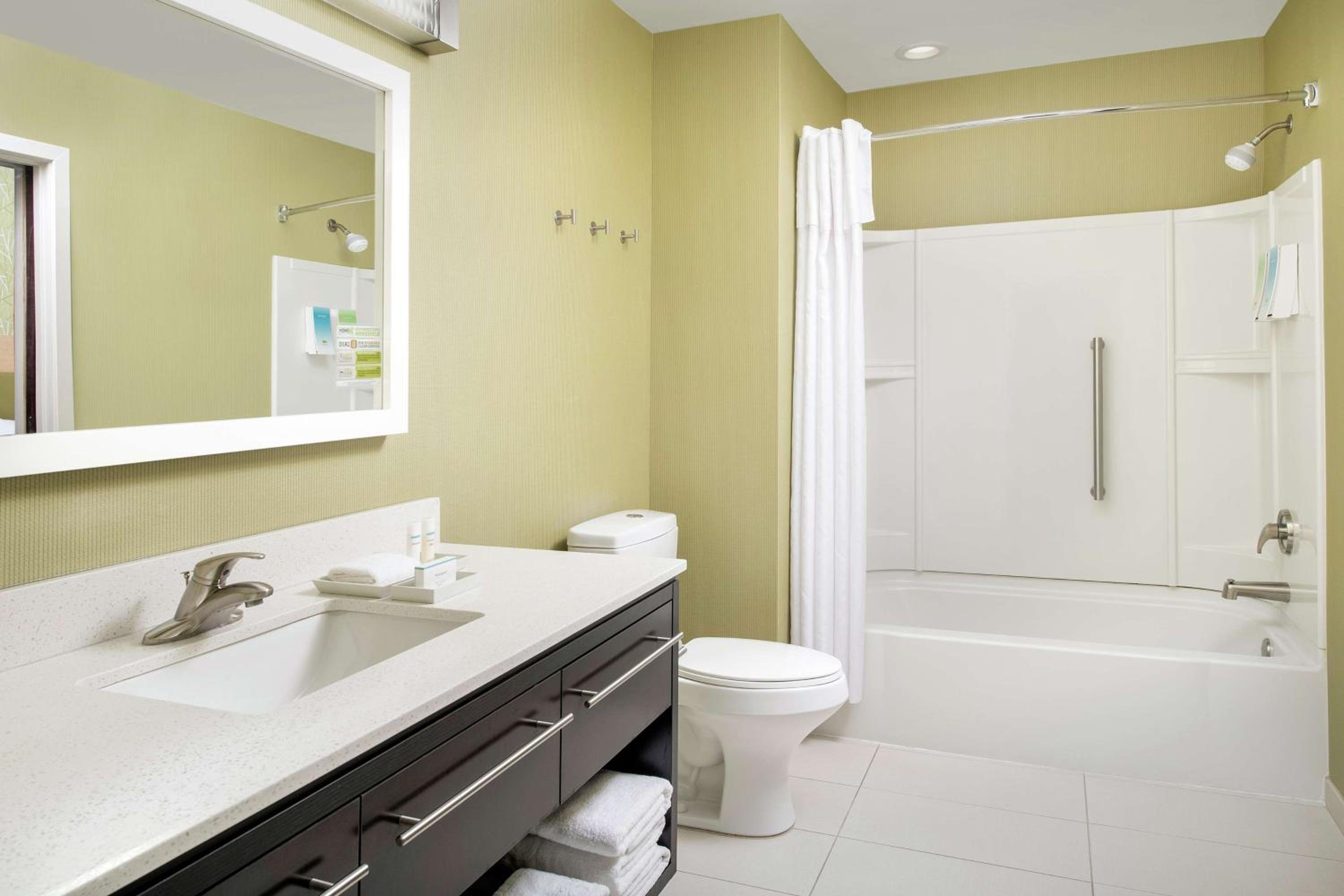 One-Bedroom King Suite - Non-Smoking - Photo 3