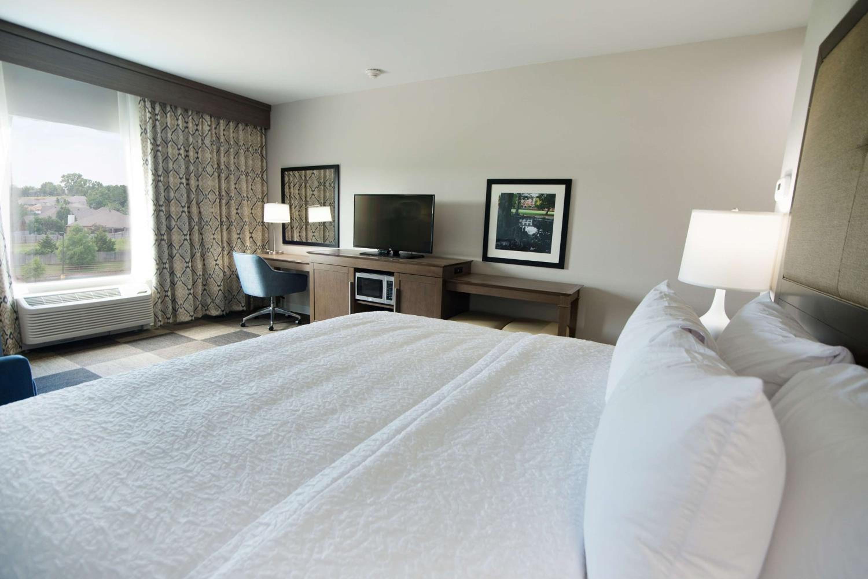 King Room - Mobility Access/Non-Smoking photo 2