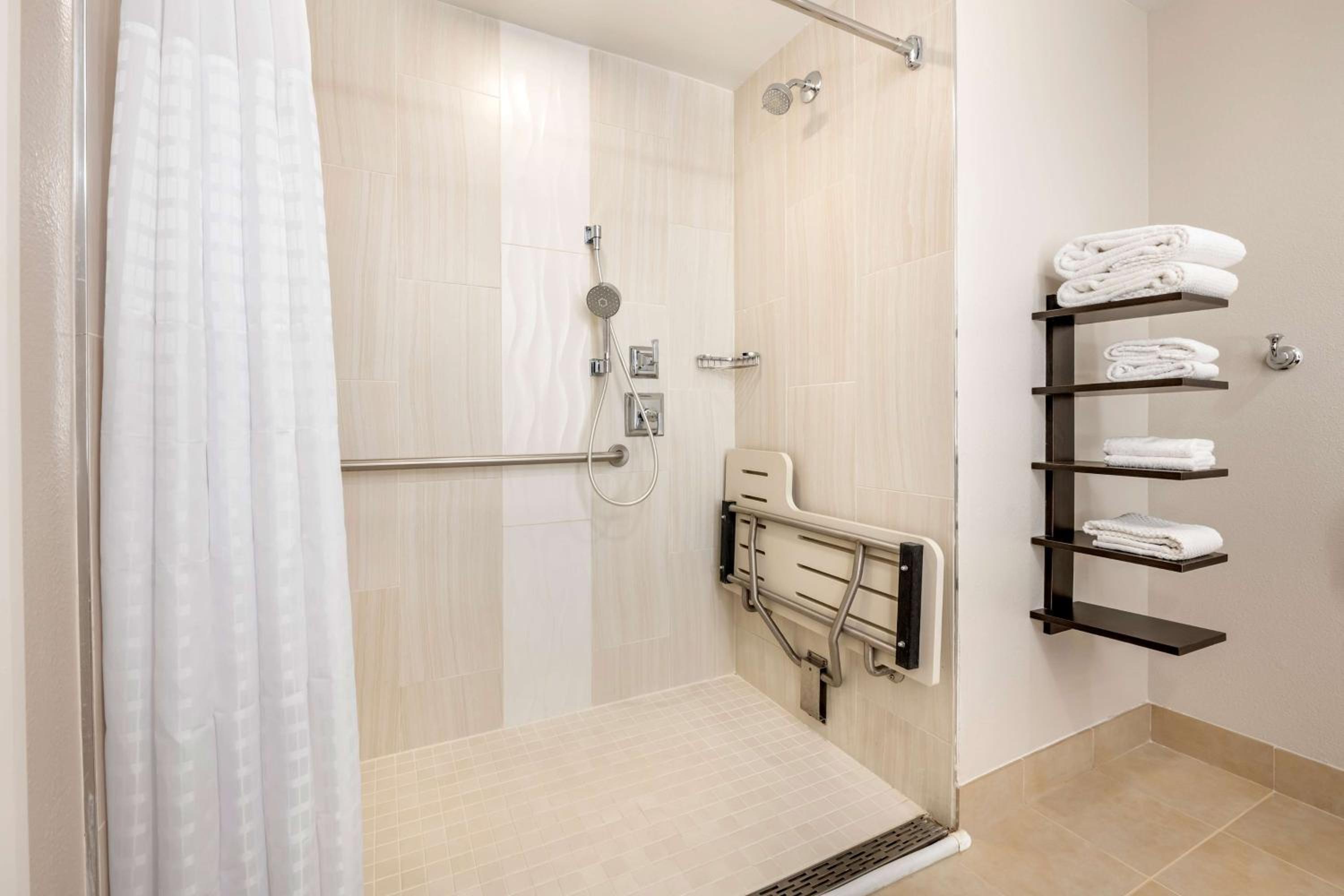One-Bedroom King Suite with Sofa Bed and Tub - Hearing Accessible thumbnail 6
