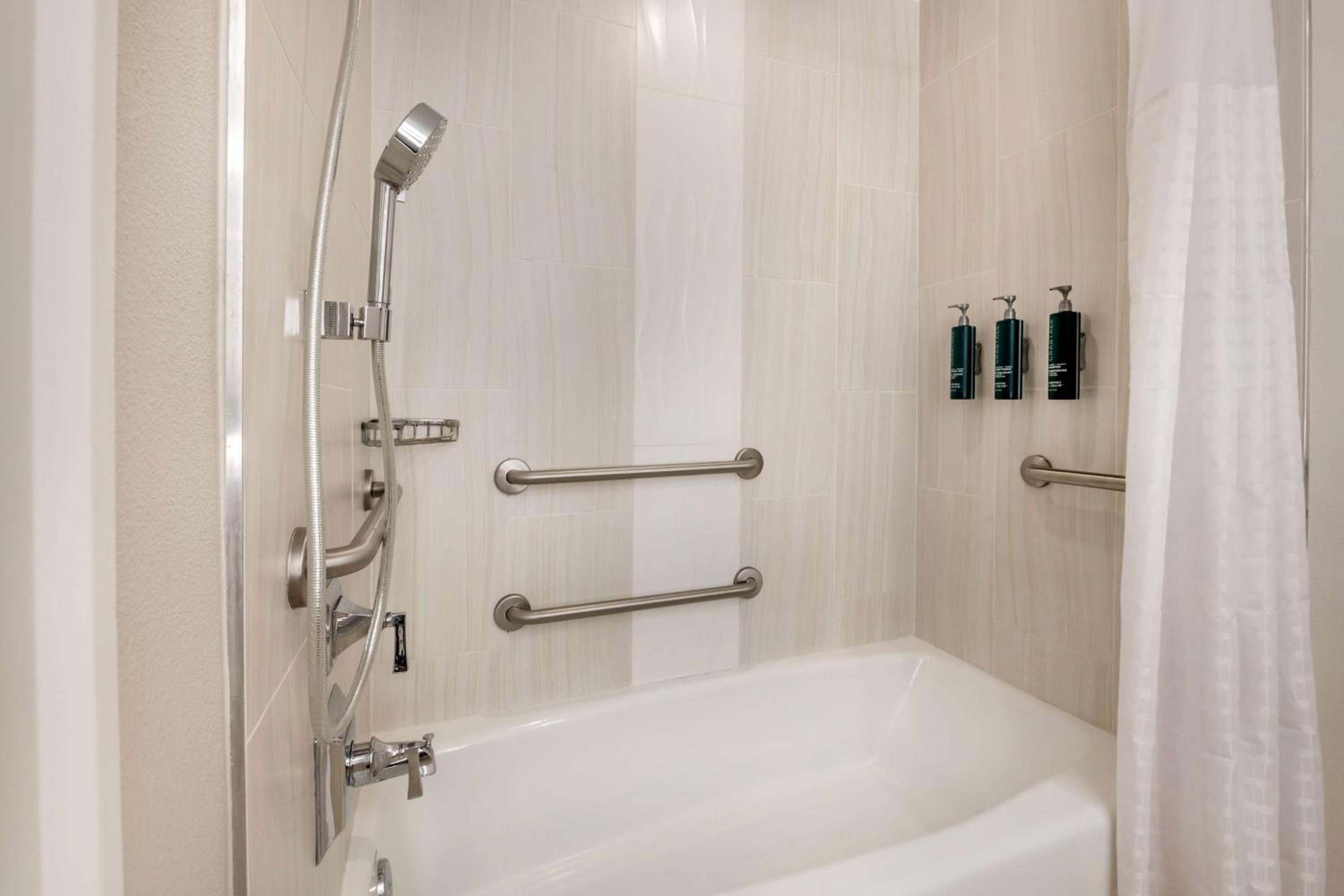 One-Bedroom Suite with Kitchen