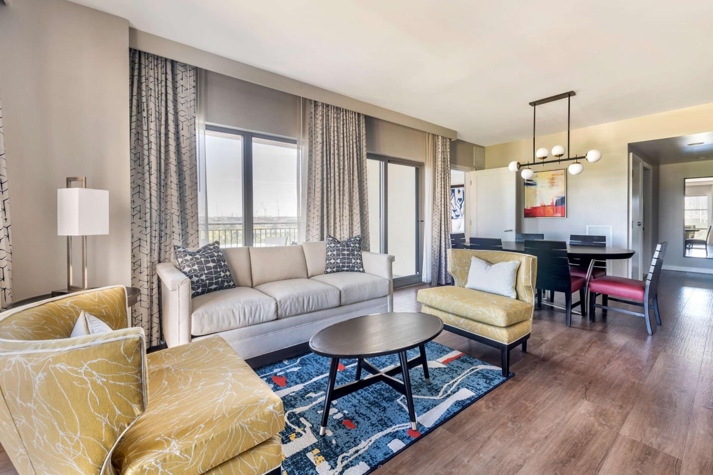 One-Bedroom King Suite with Sofa Bed thumbnail 6