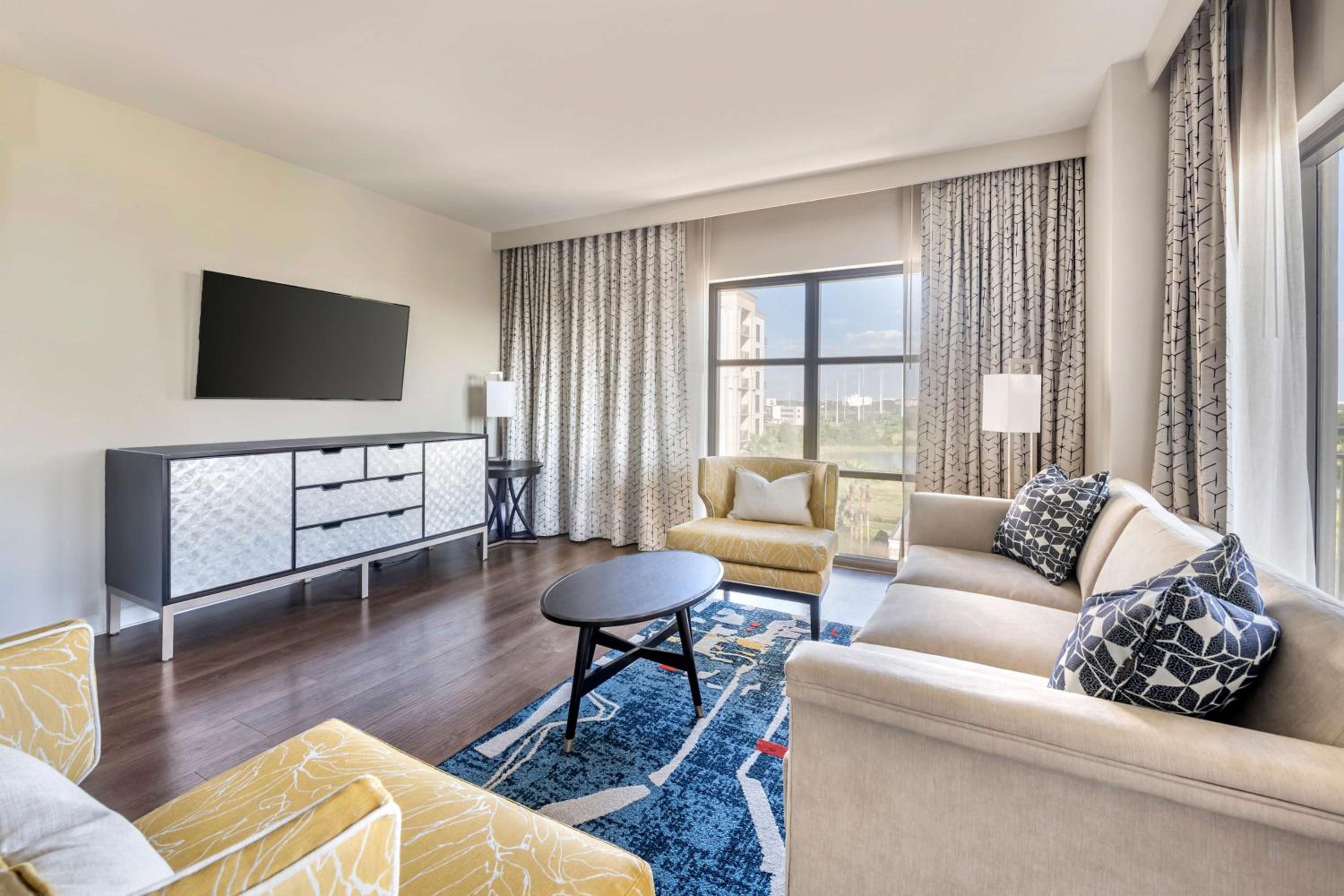 One-Bedroom Suite with Kitchen