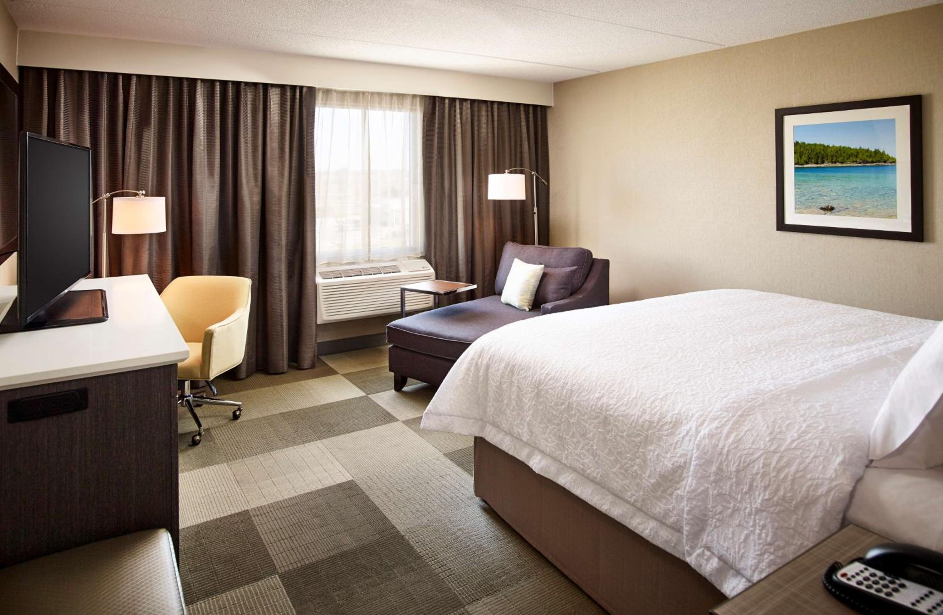 King Room - Non-Smoking photo 2