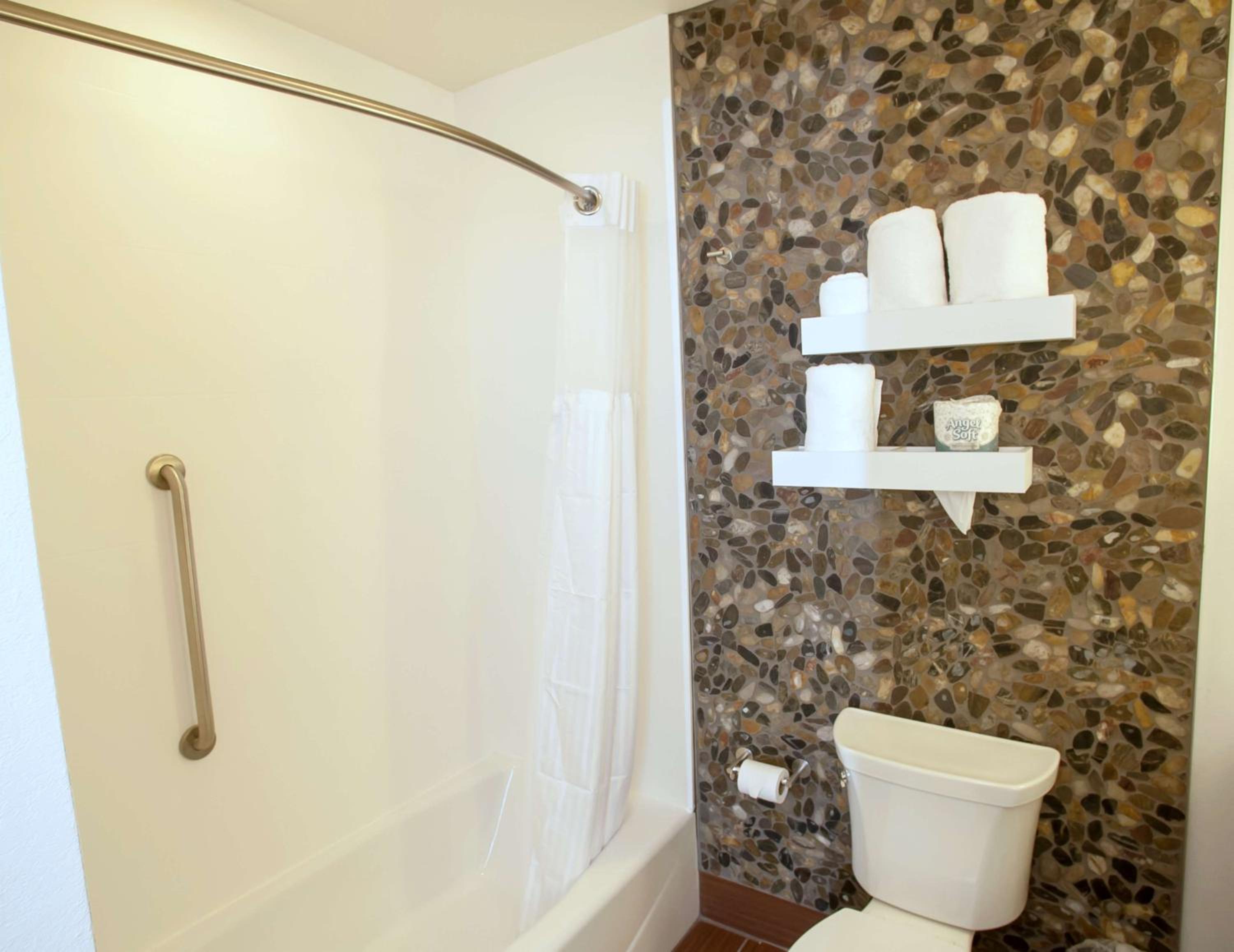 King Room with Accessible Tub - Mobility Access