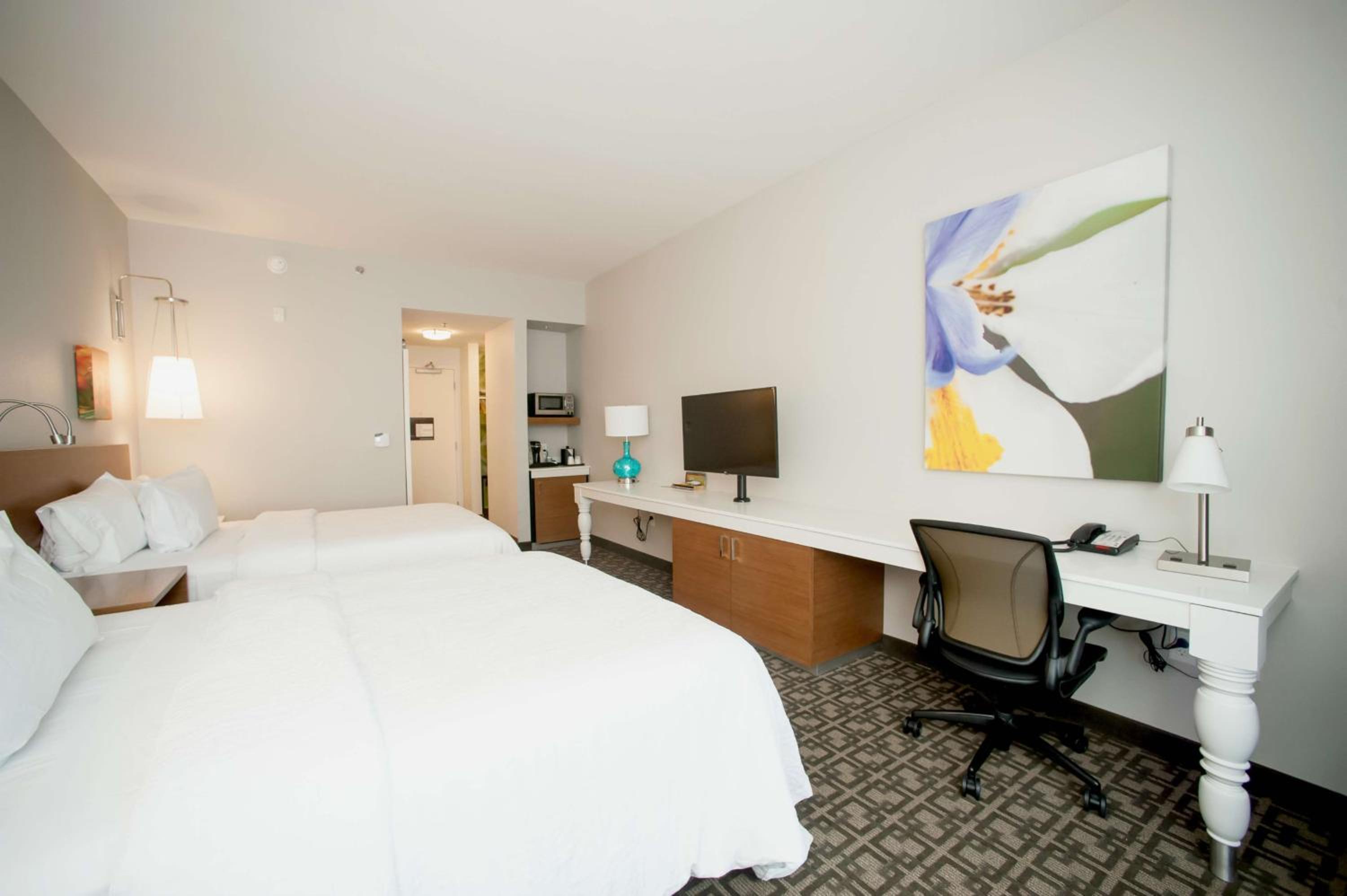 Queen Room with Two Queen Beds thumbnail 6