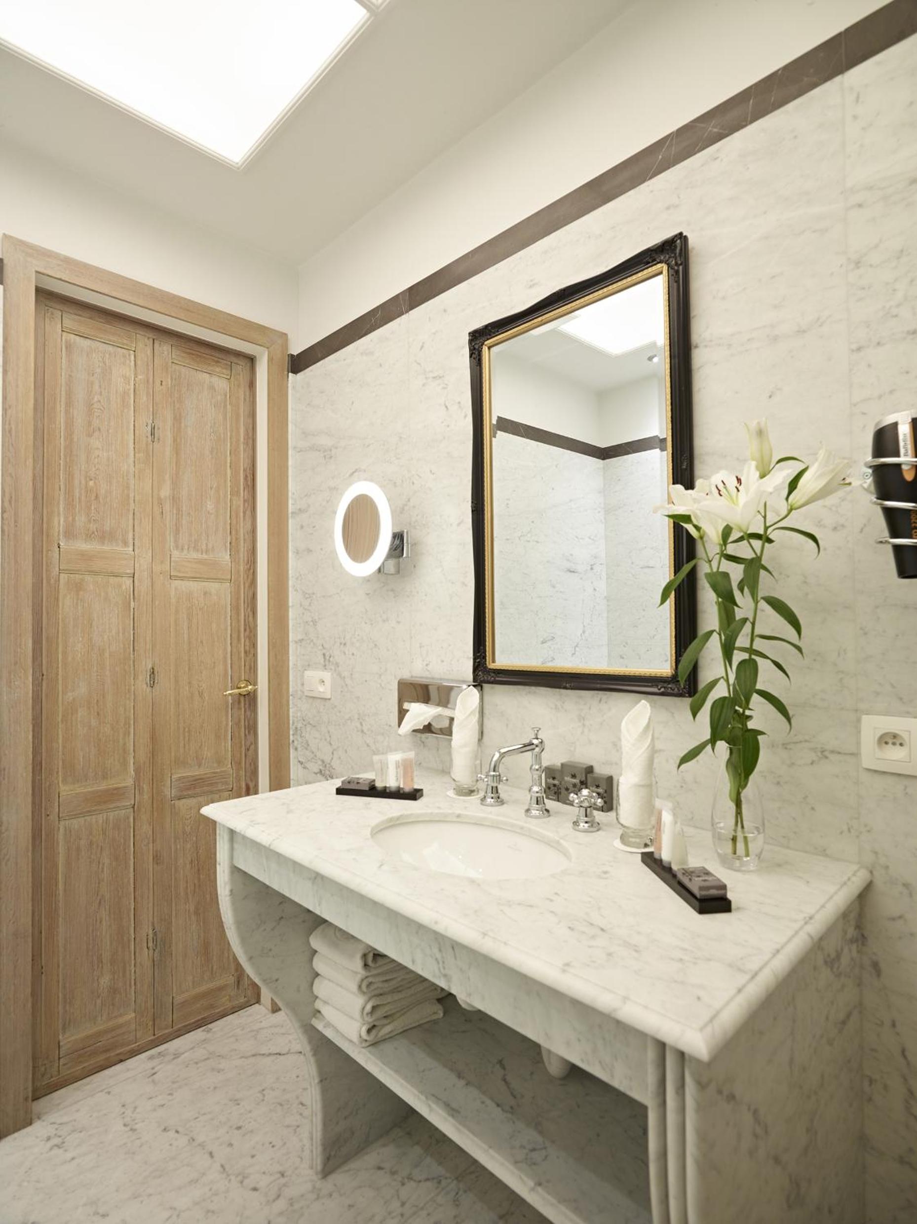 Executive Room thumbnail 5