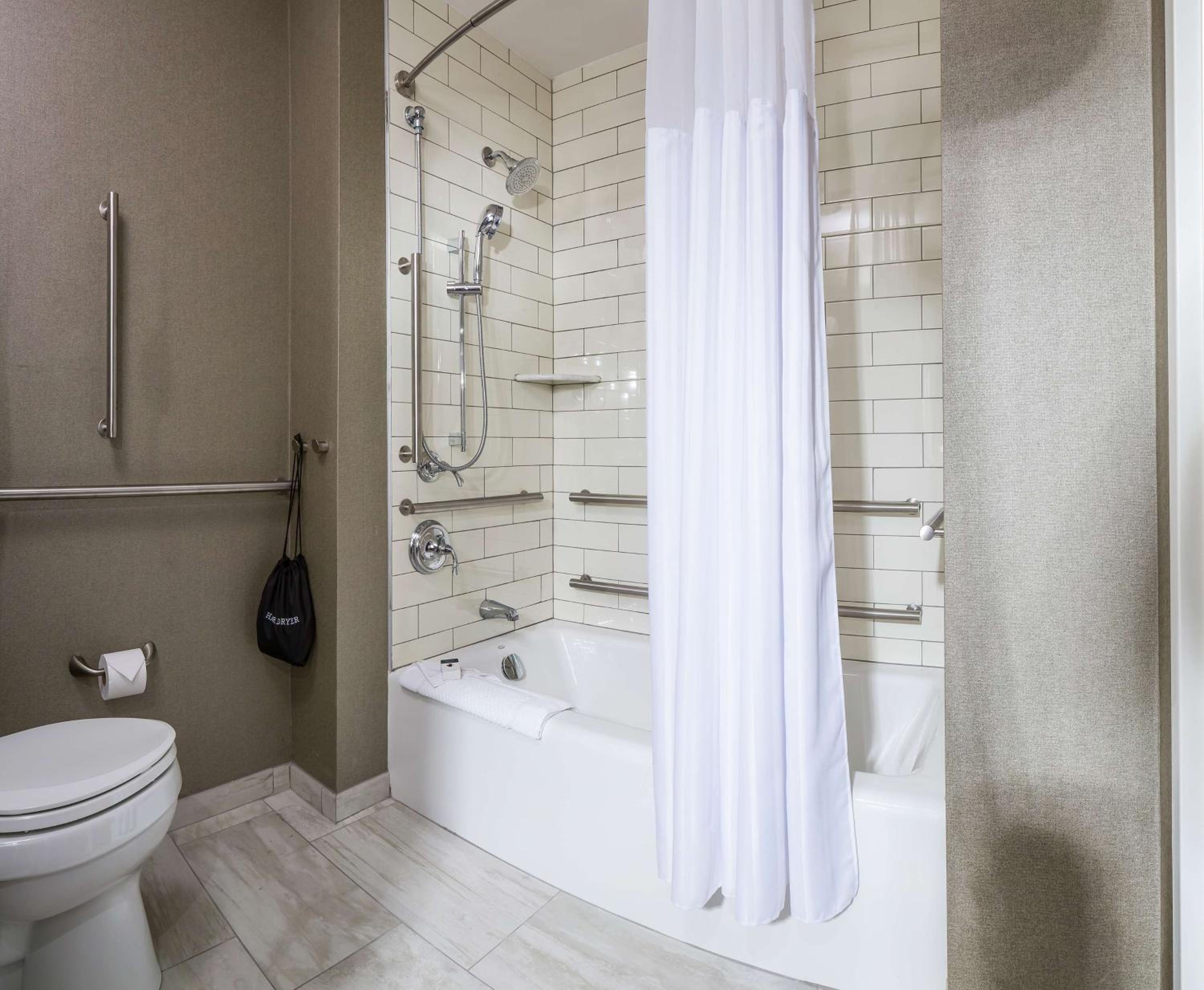 King Room with Accessible Tub - Mobility Access - Photo 9