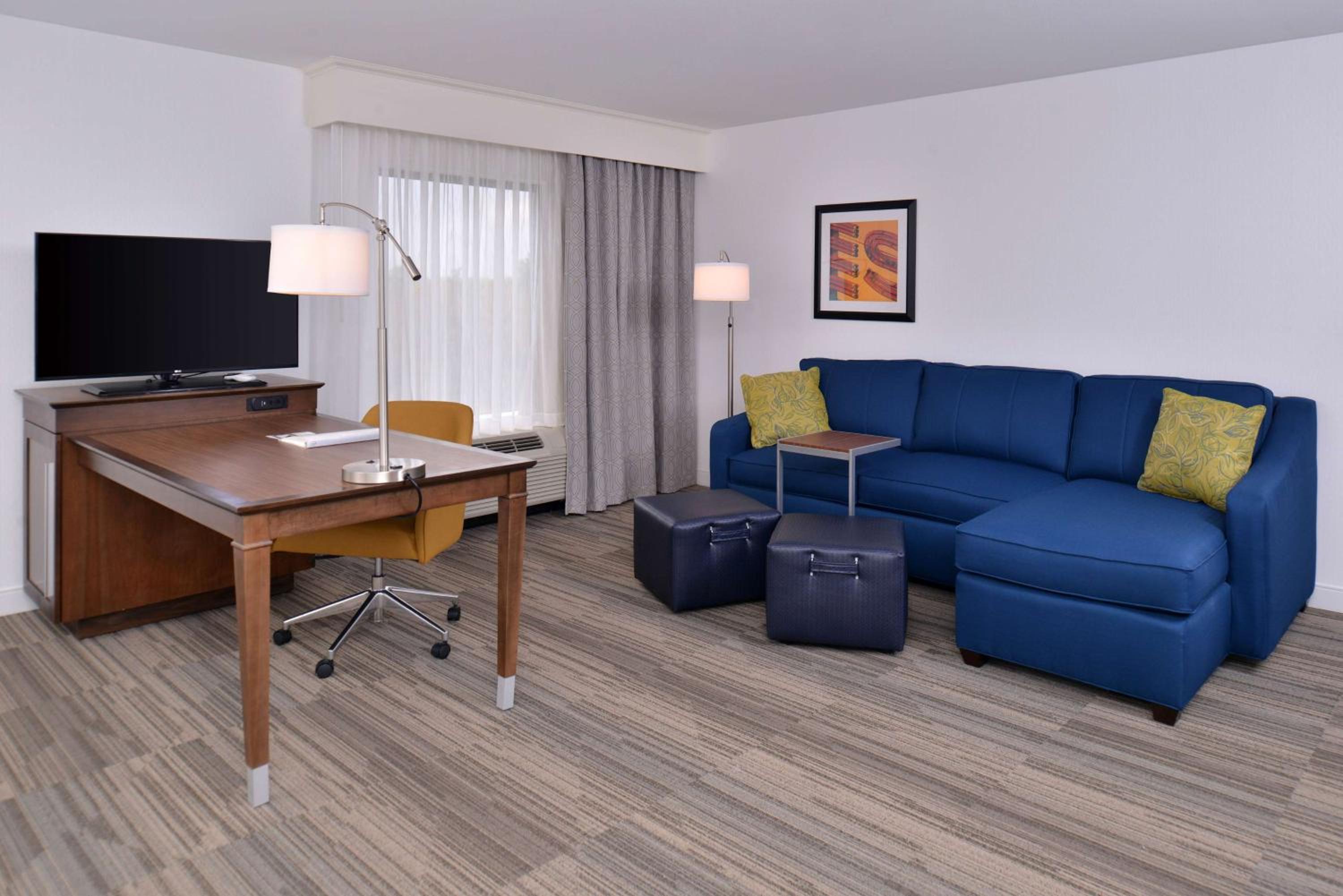 King Studio Suite with Sofa Bed - Hearing Access/Non-Smoking - Photo 2