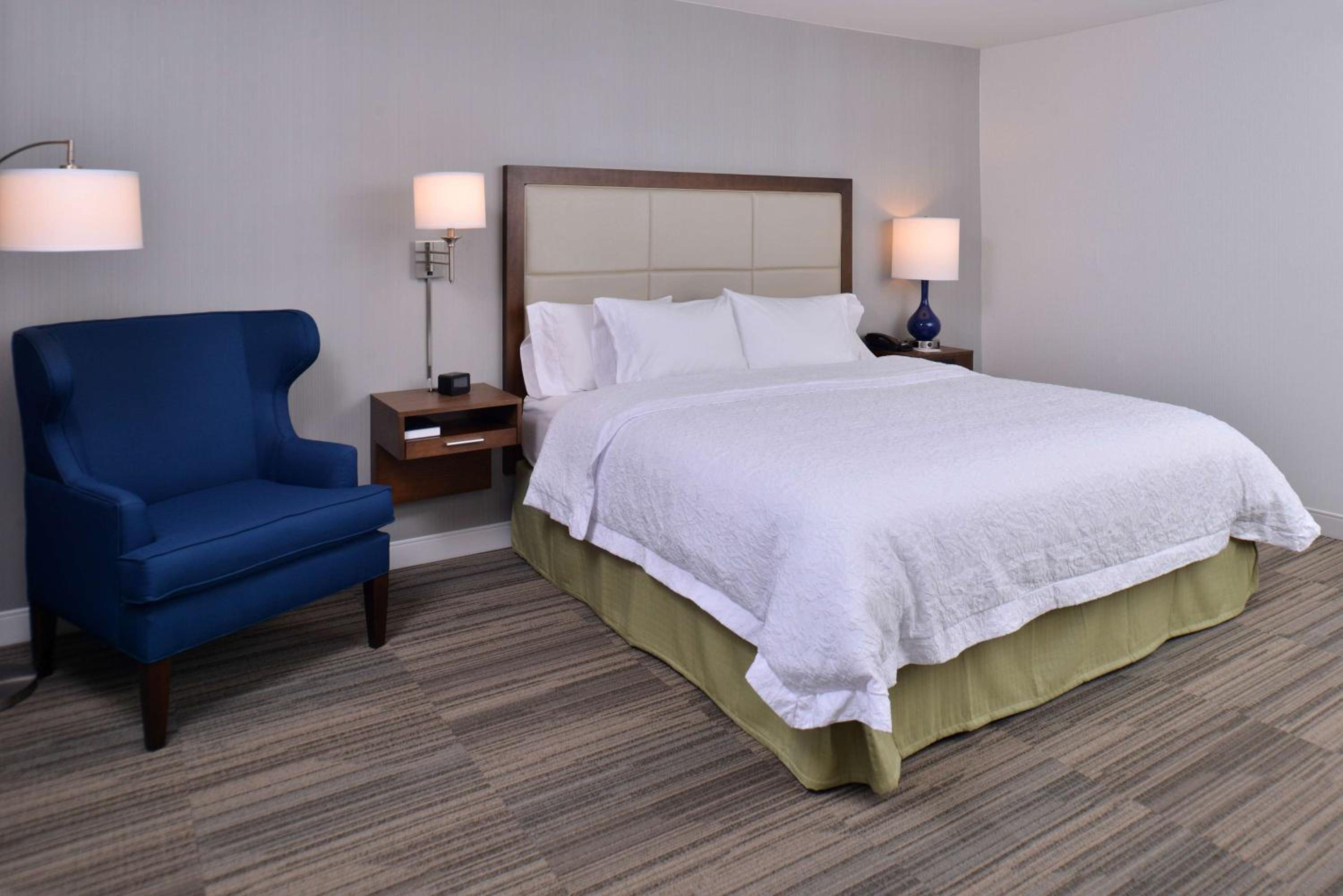 King Room - Non-Smoking - Photo 2