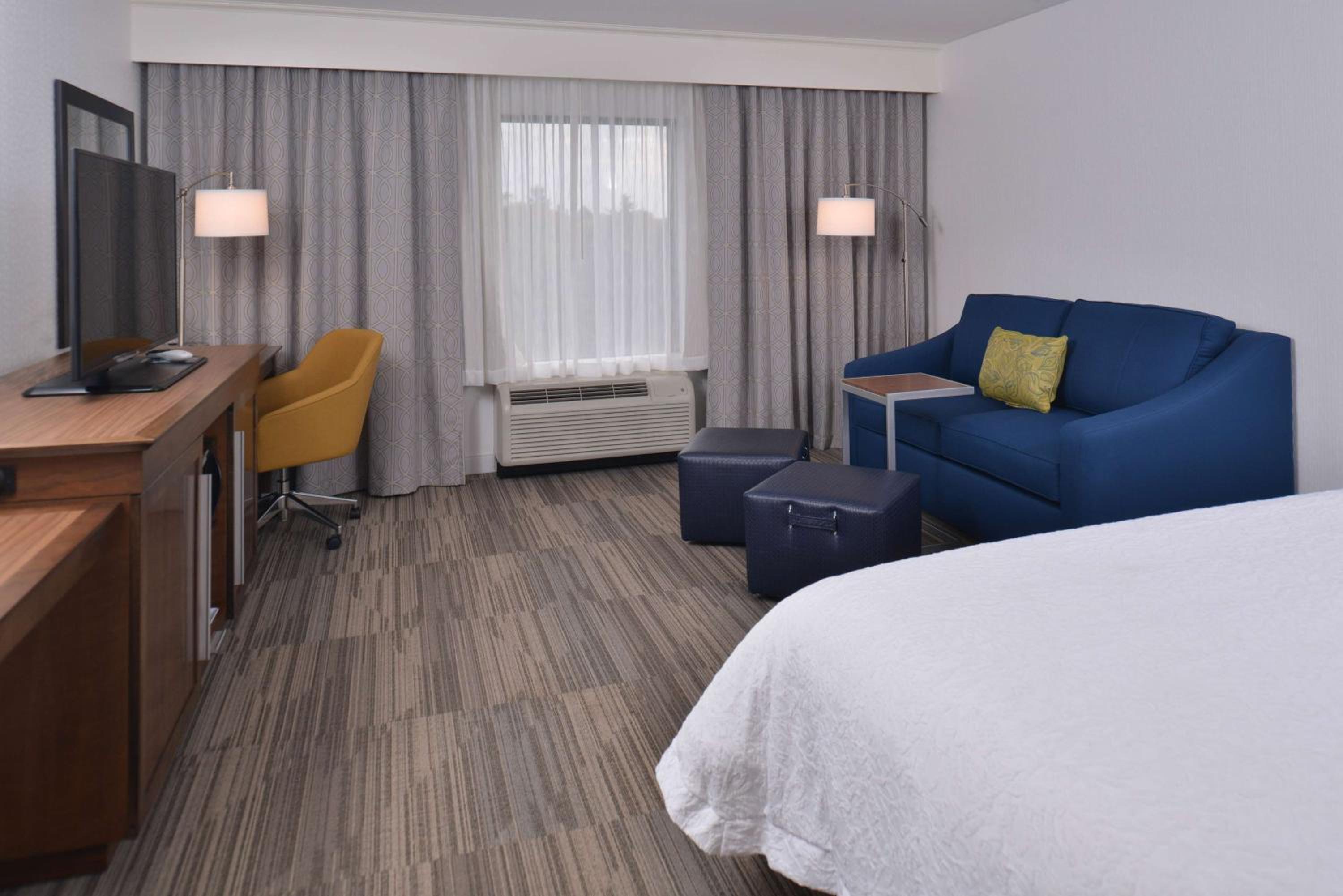King Room with Sofa Bed - Non-Smoking - Photo 6
