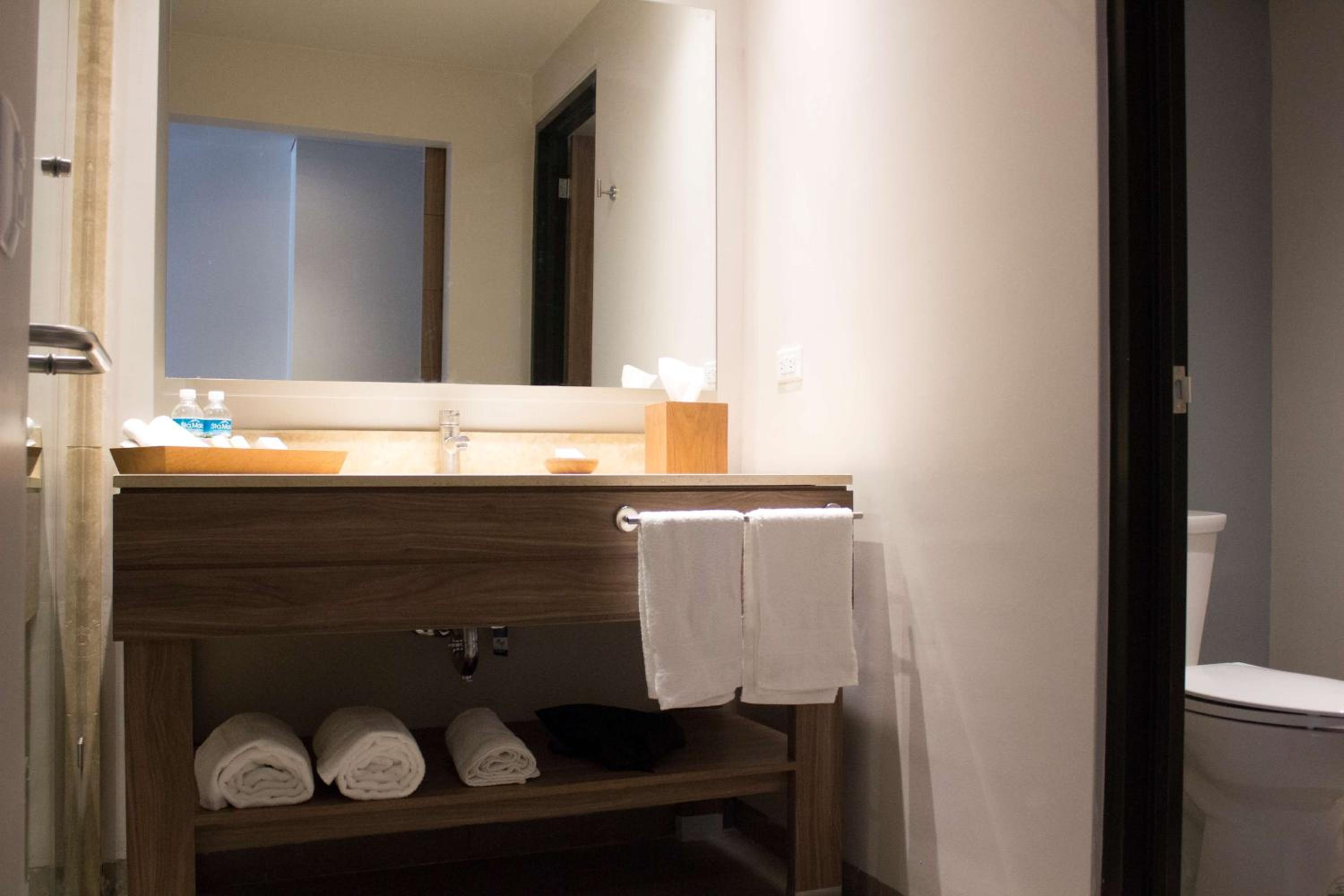 Executive King Room - Non-Smoking photo 2