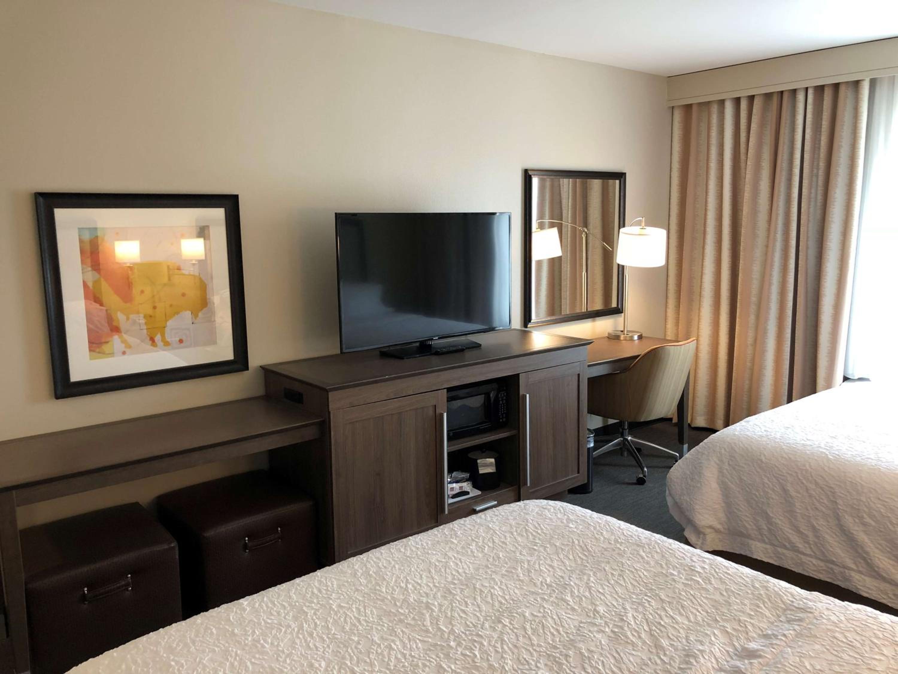Queen Room with Two Queen Beds (4 Adults) photo 3