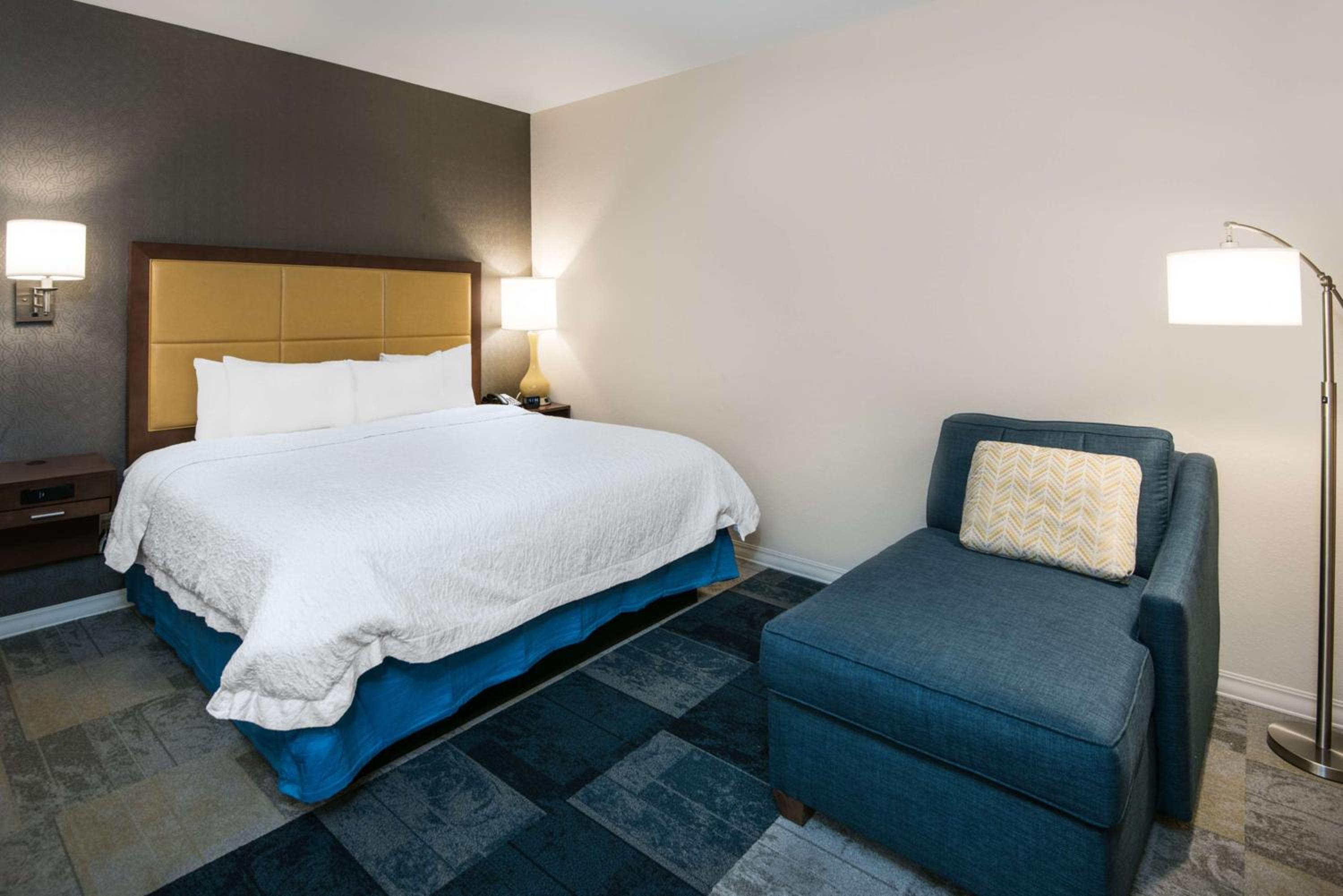 King Room with Sofa Bed - Non-Smoking