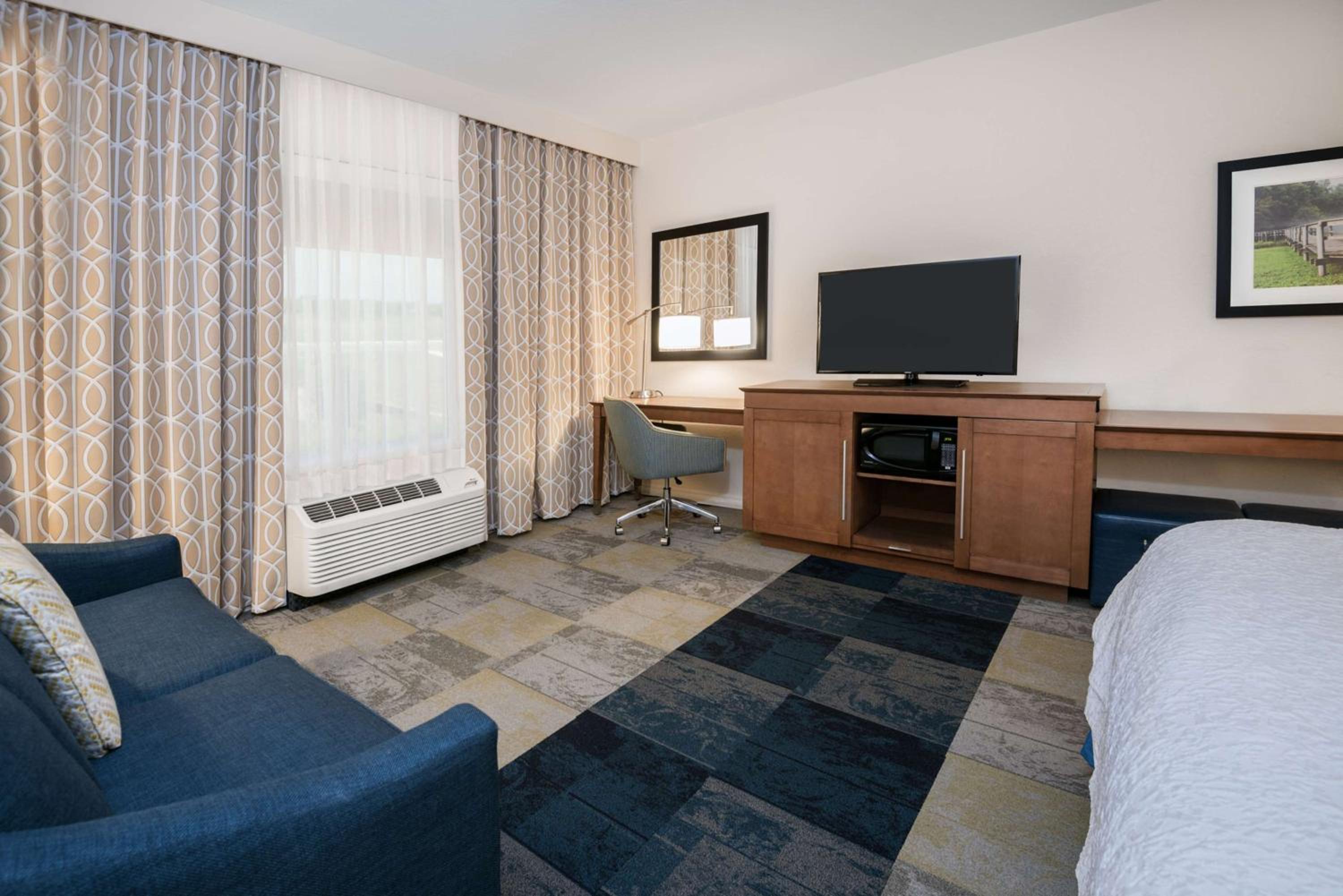 Studio, 1 King Bed, Non Smoking, Refrigerator & Microwave