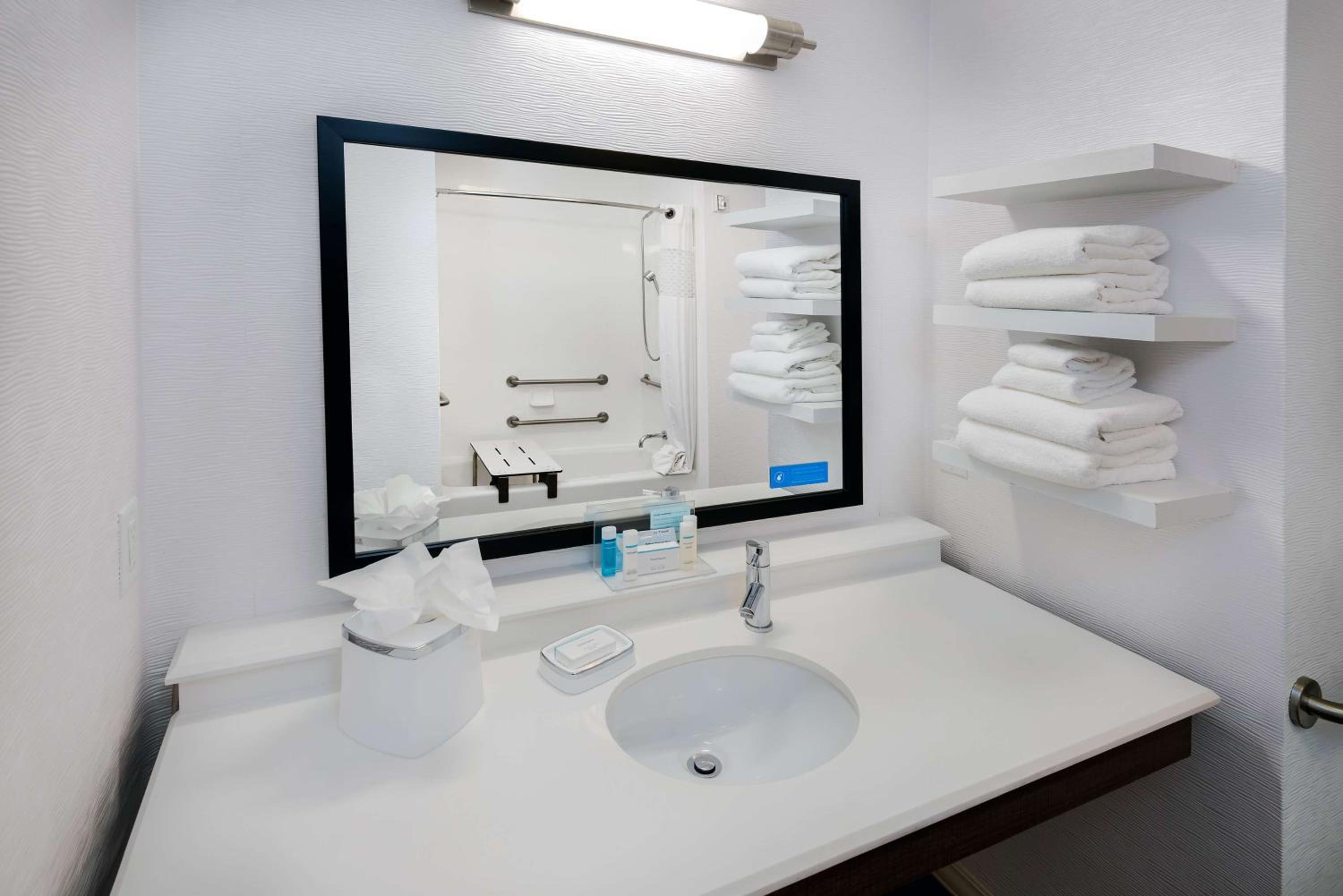 Queen Room - Mobility Accessible/Non-Smoking